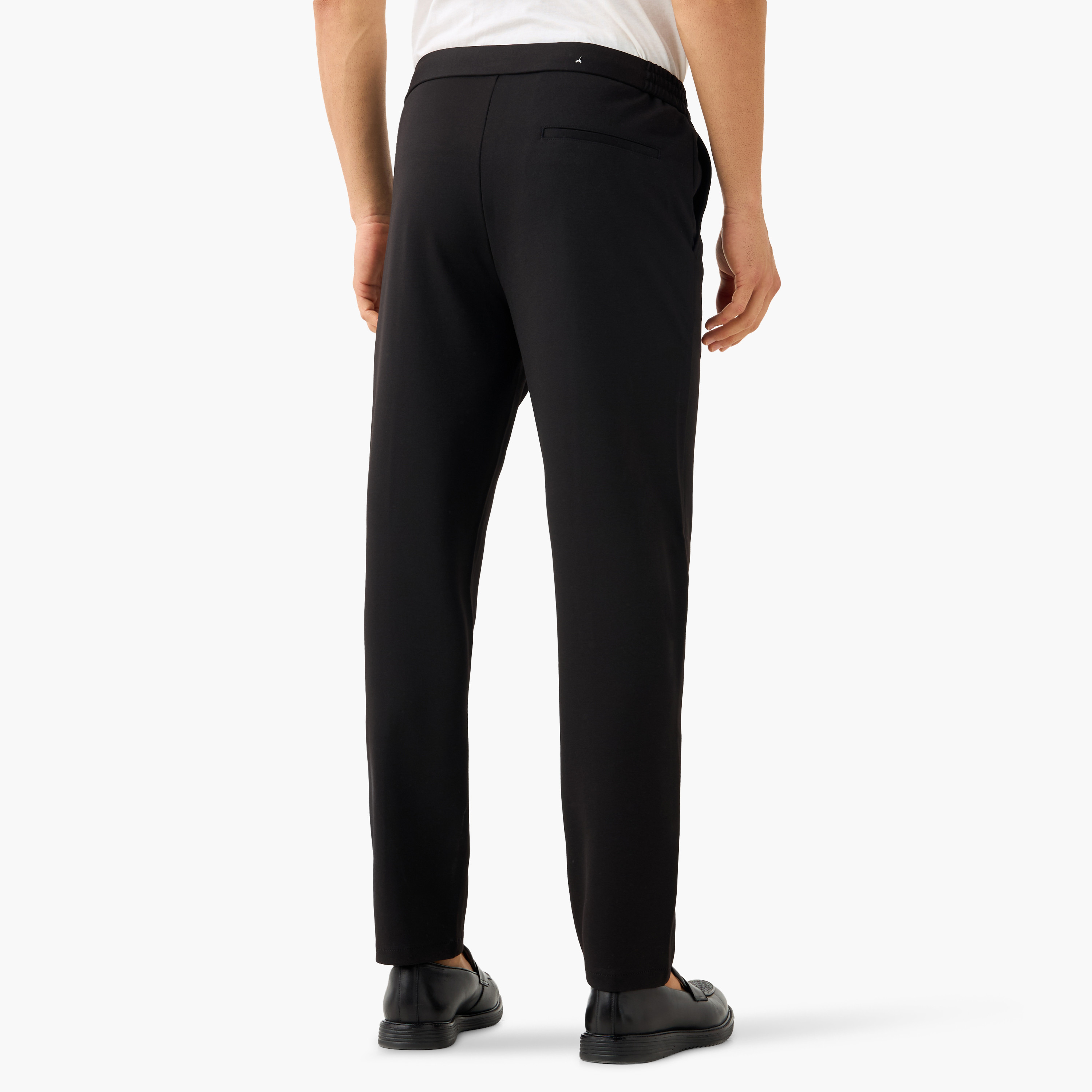 بنطلون بقصّة عادية وخصر مطاطي وجيوب من أيكونيك-men-clothing-bottoms-trousersandchinos-trousers-image-13