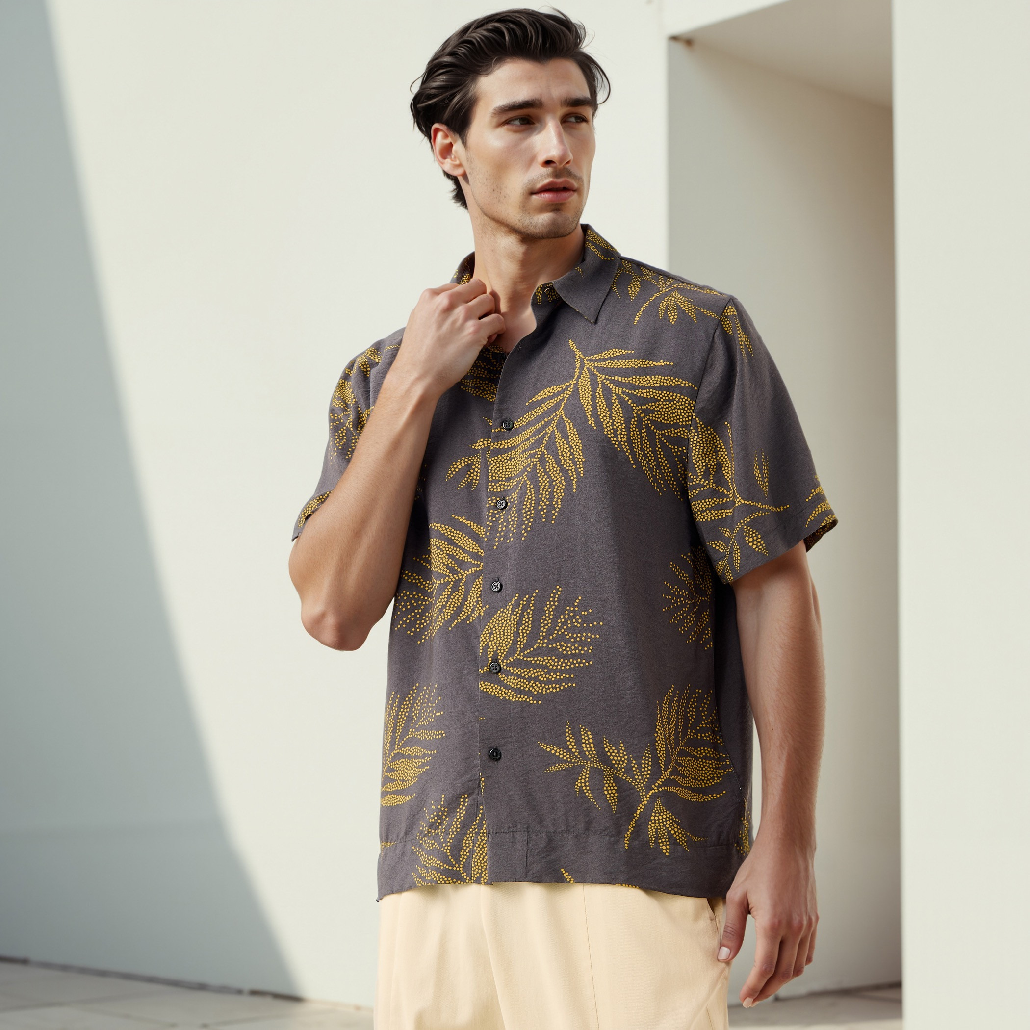 قميص بطبعات أوراق شجر من آيكونيك-men-clothing-shirts-image-1