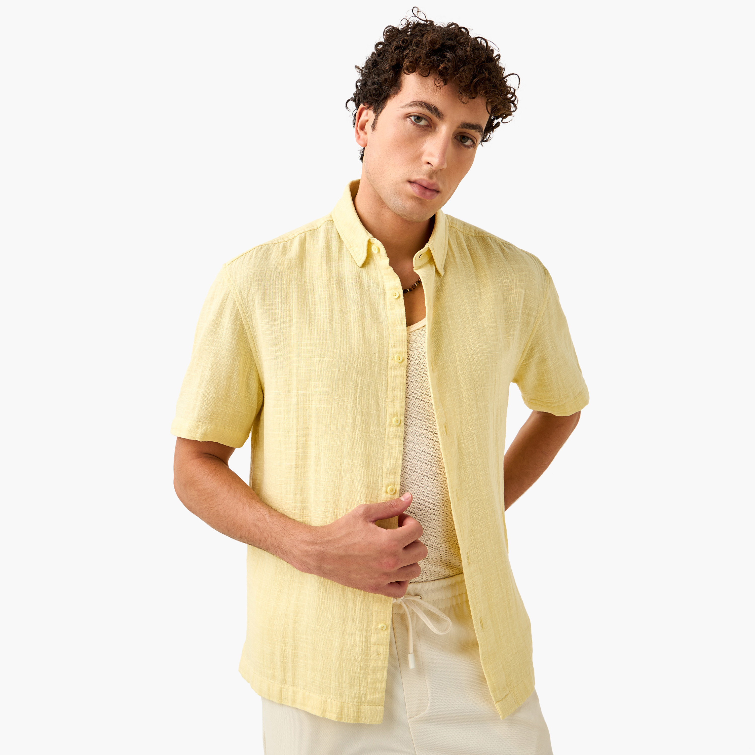 قميص شاش بارز الملمس من أيكونيك-men-clothing-shirts-image-1