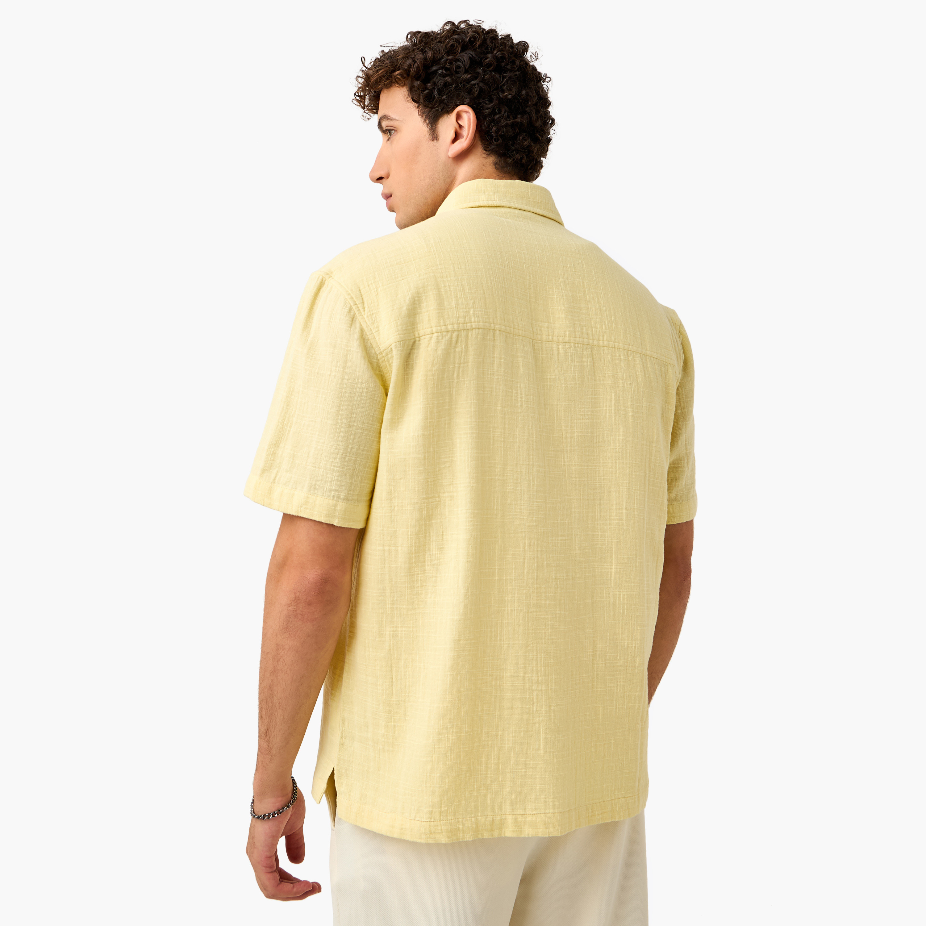 قميص شاش بارز الملمس من أيكونيك-men-clothing-shirts-image-3