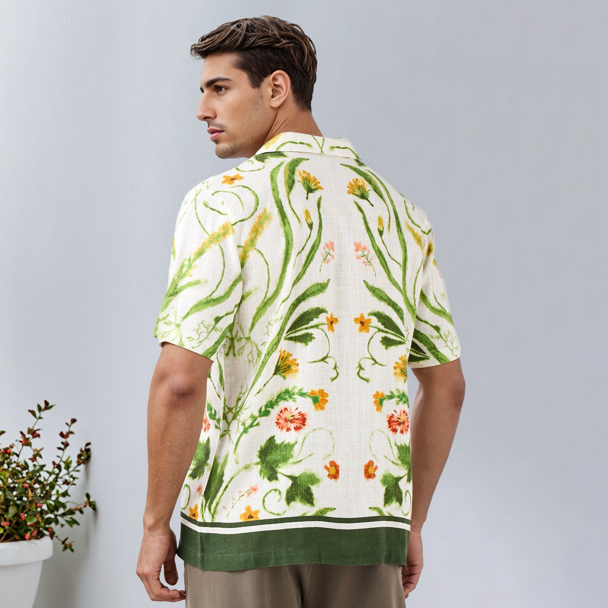 قميص منتجع بياقة كامب وطبعات أزهار من آيكونيك-men-clothing-shirts-image-3