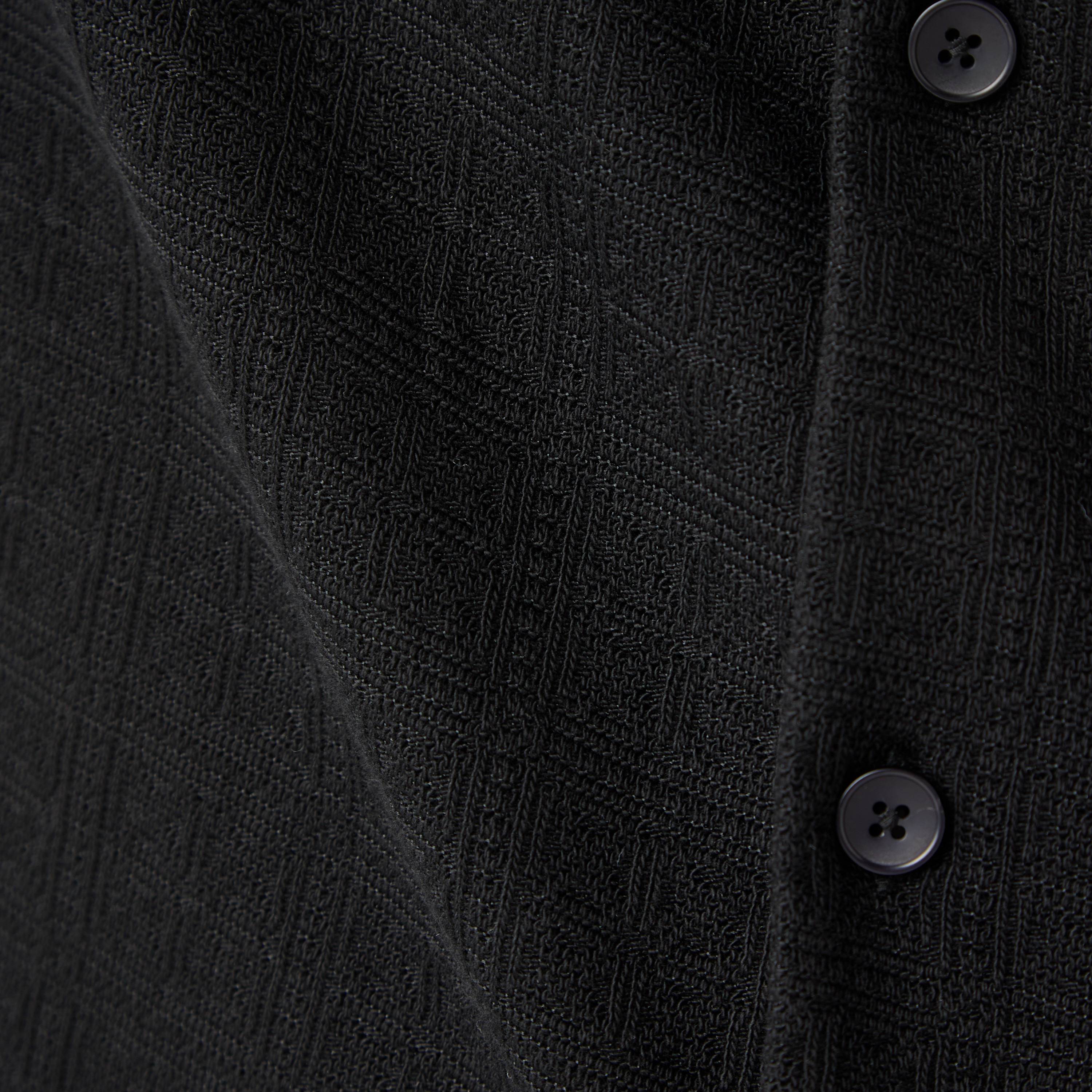قميص بارز الملمس بقصة عادية وبياقة كامب من أيكونيك-men-clothing-shirts-image-5