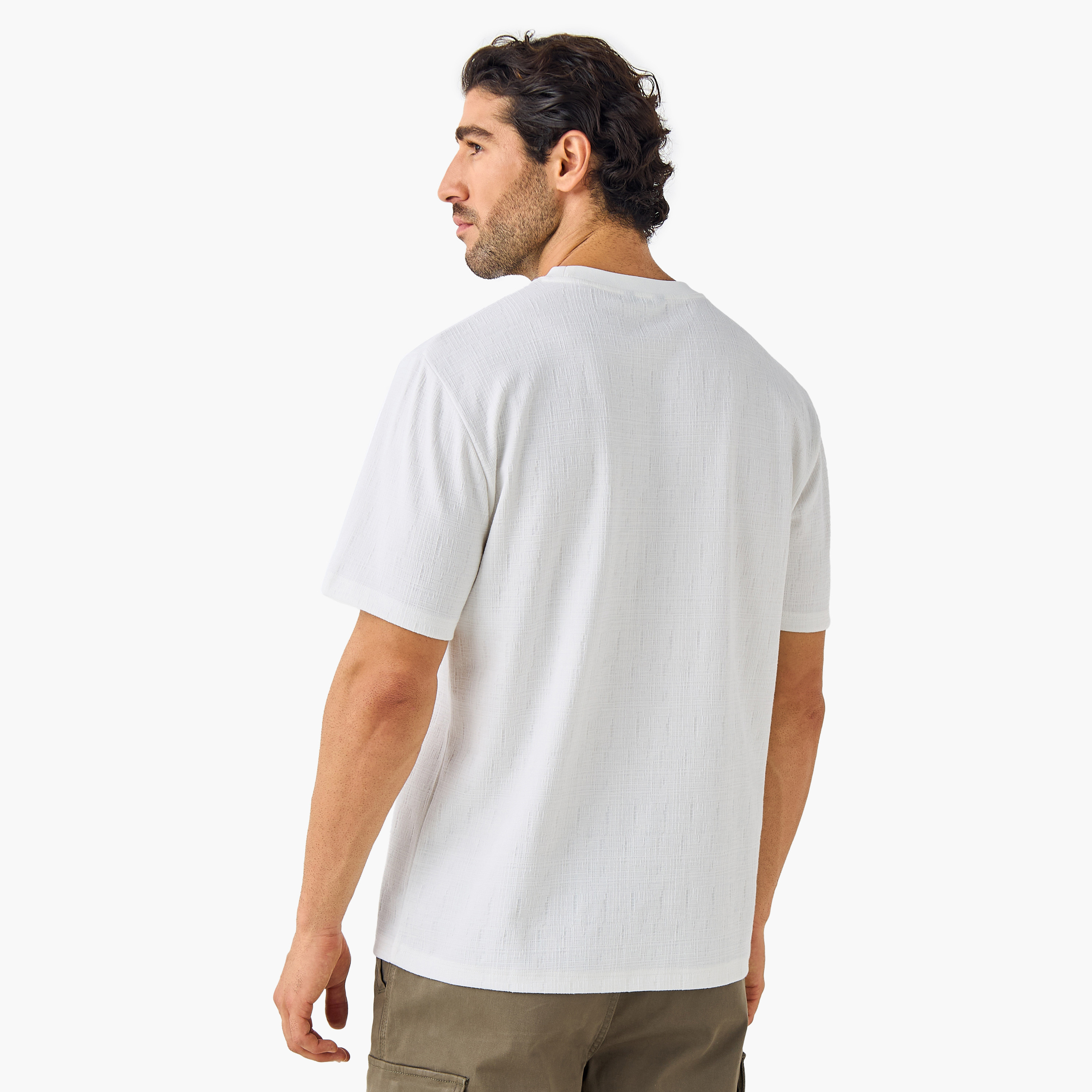 تيشيرت بارز الملمس بقصة مريحة من آيكونيك-men-clothing-tshirtsandpolos-tshirts-image-18