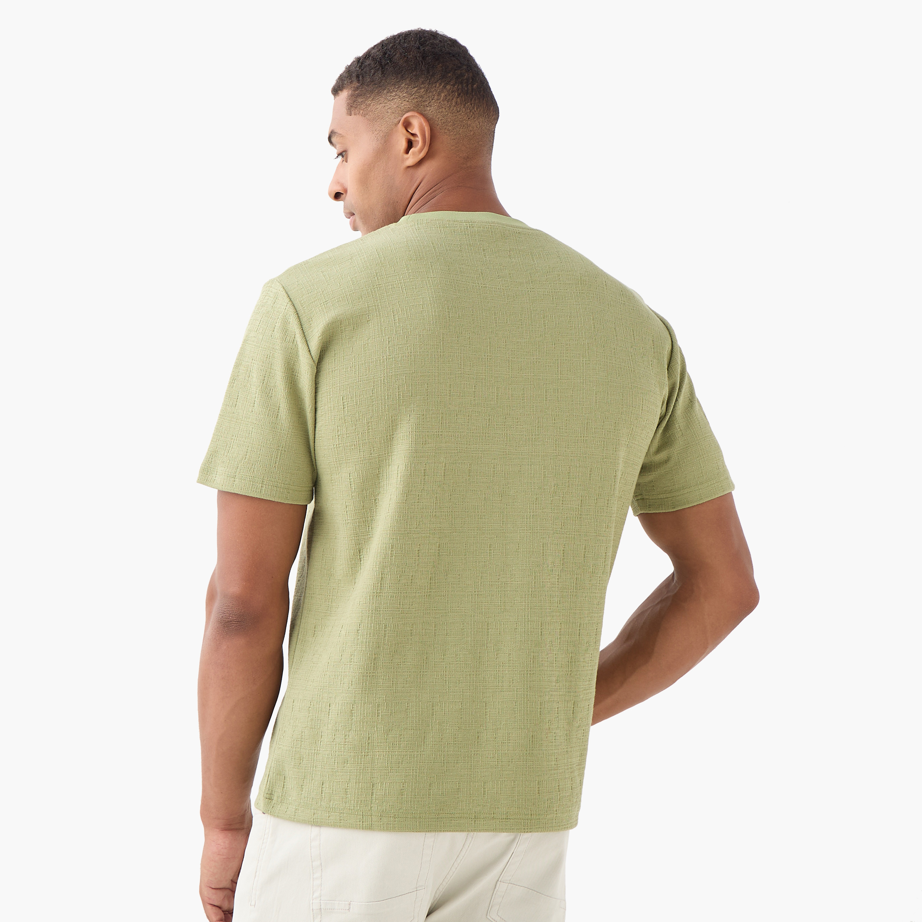 تيشيرت بارز الملمس بقصة مريحة من آيكونيك-men-clothing-tshirtsandpolos-tshirts-image-13