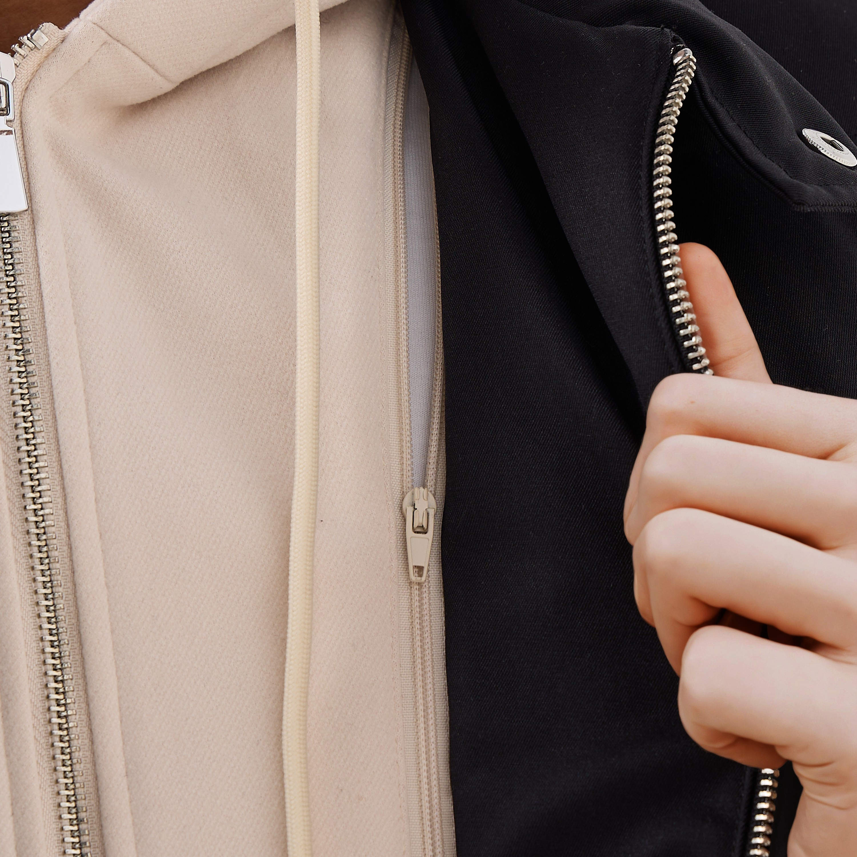 Iconic Men Regular Fit Quilted Gilet-men-clothing-jacketsandblazers-jackets-image-5