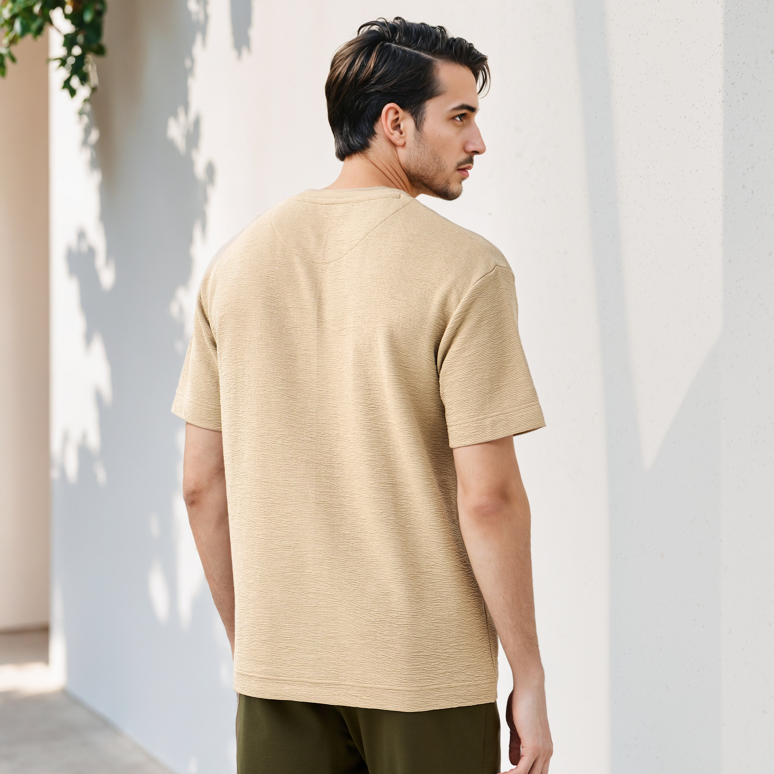تيشيرت فضفاض بارز الملمس من آيكونيك-men-clothing-tshirtsandpolos-tshirts-image-3