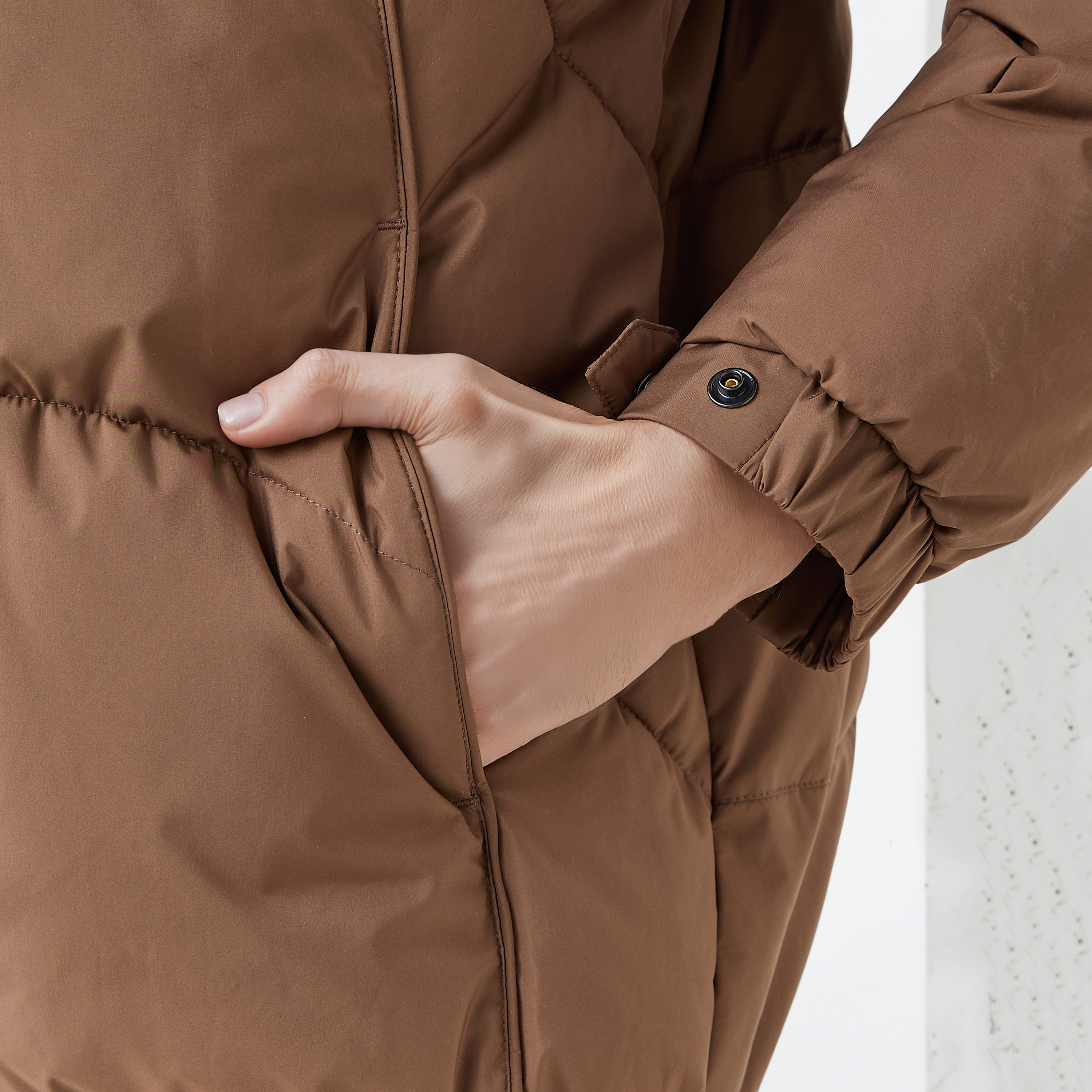 جاكيت منفوخ بقصّة عادية مع قبعة للرجال من آيكونيك-men-clothing-jacketsandblazers-jackets-image-5