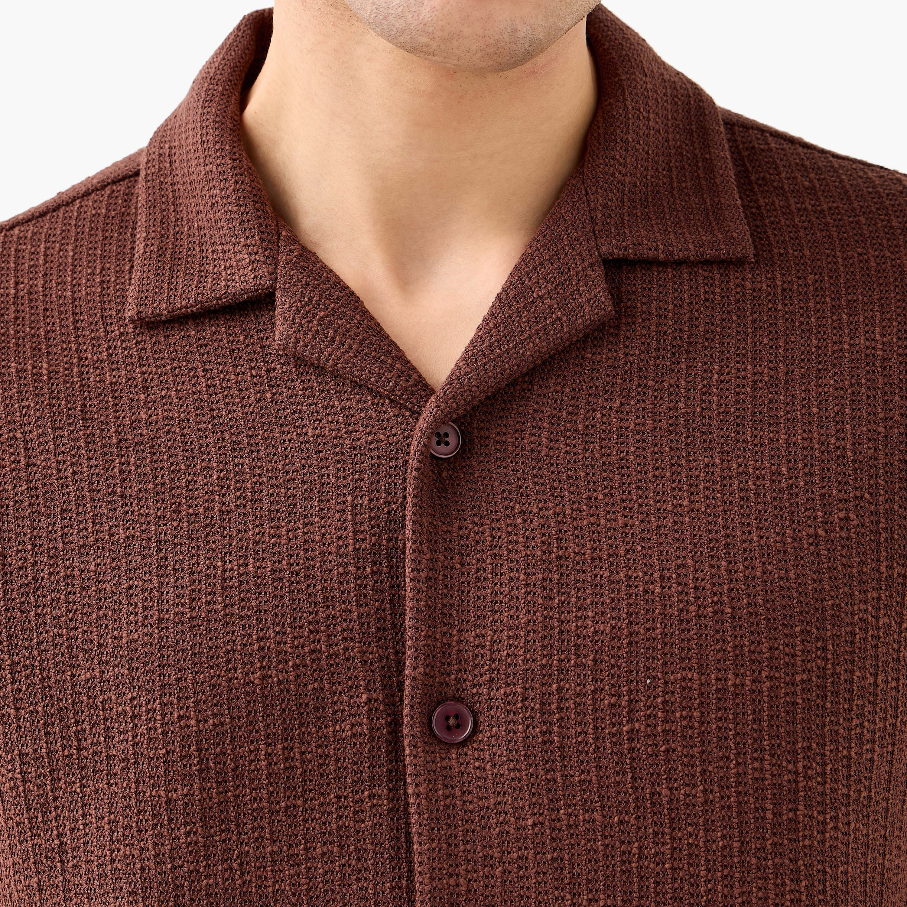 قميص منتجع هونيكومب بارز الملمس بقصة عادية من آيكونيك-men-clothing-shirts-image-5