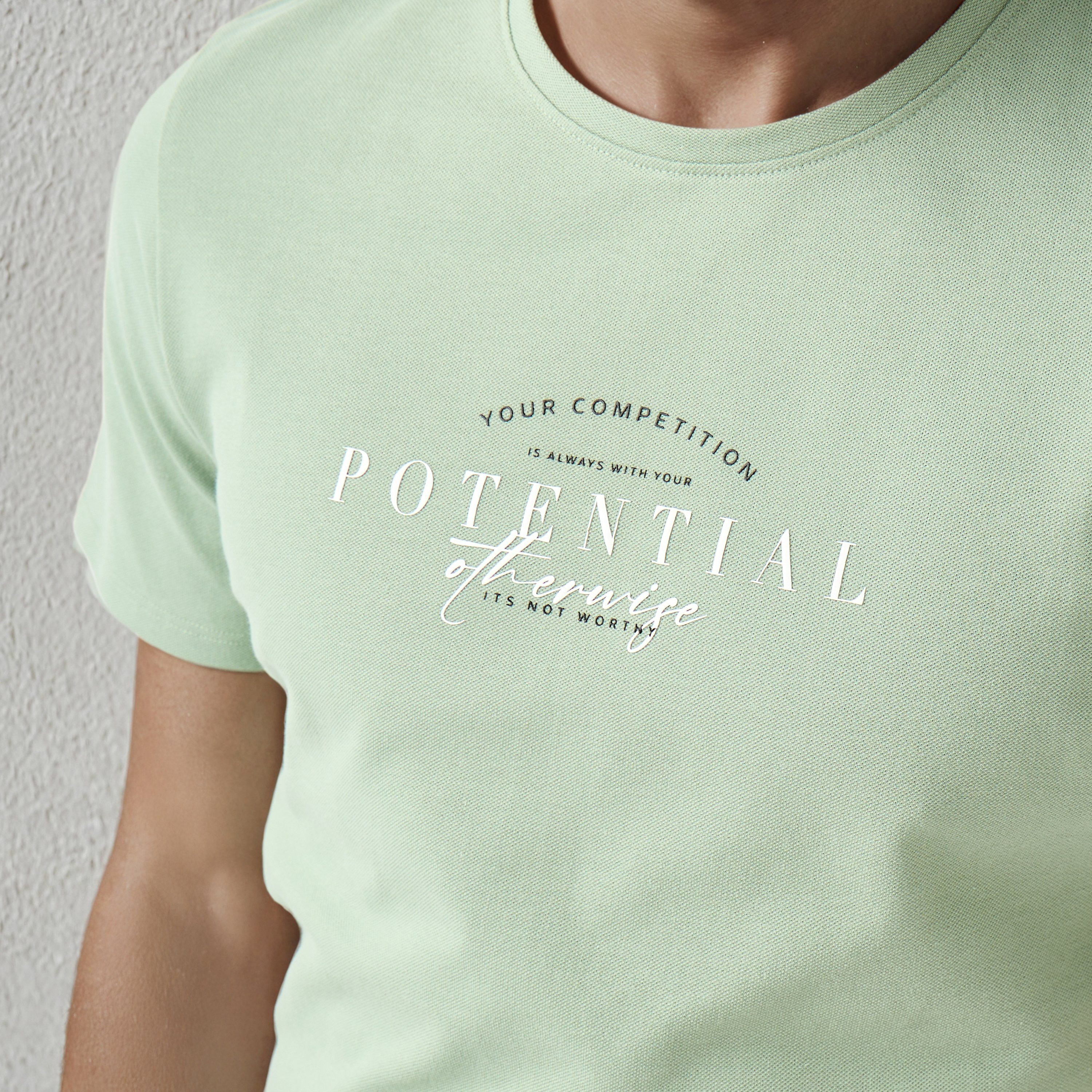 تيشيرت بقصة سليم وياقة ضيقة وأكمام قصيرة وطبعات للرجال من آيكونيك-men-clothing-tshirtsandpolos-tshirts-image-4