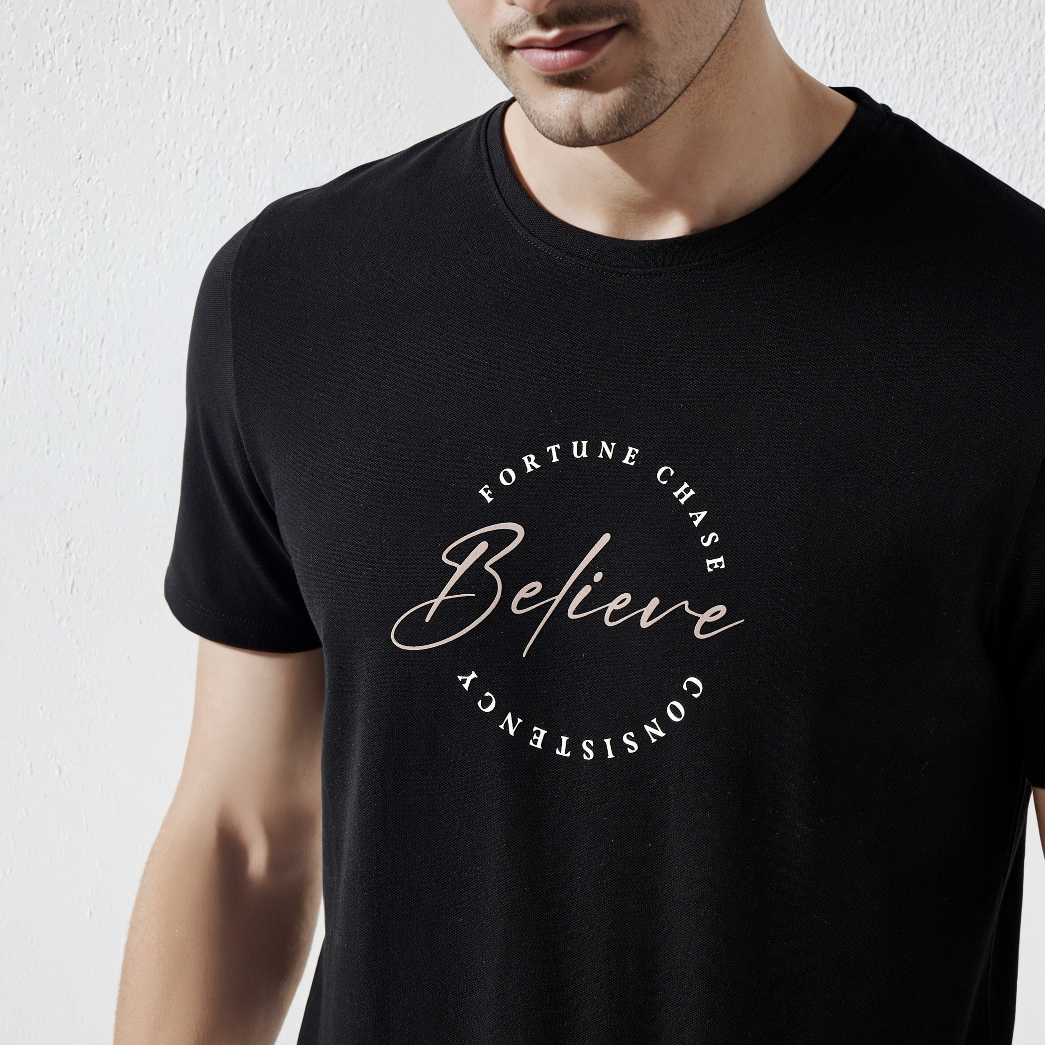 تيشيرت بقصة سليم وياقة ضيقة وأكمام قصيرة وطبعات للرجال من آيكونيك-men-clothing-tshirtsandpolos-tshirts-image-4