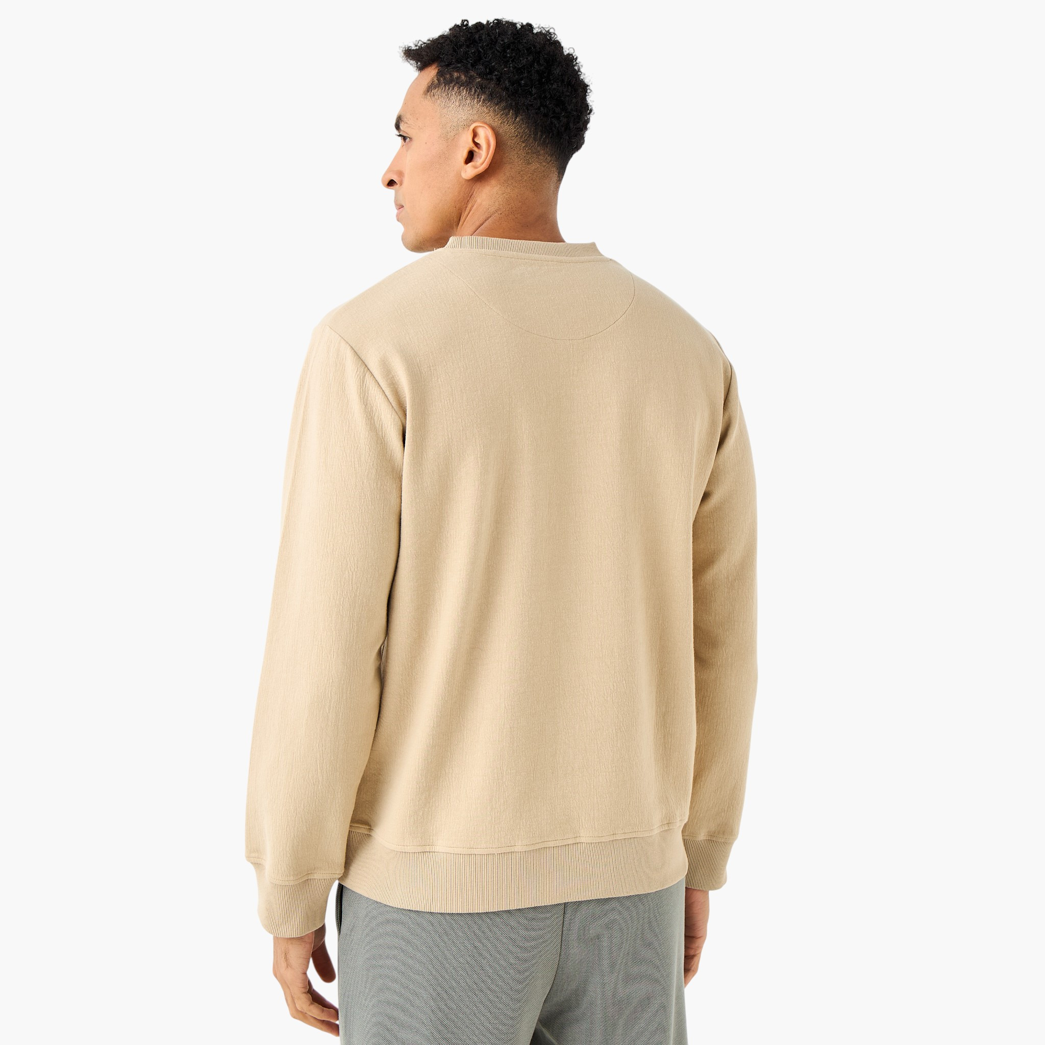 سويت شيرت بقصة عادية للرجال من آيكونيك-men-winterwear-hoodiesandsweatshirts-image-3