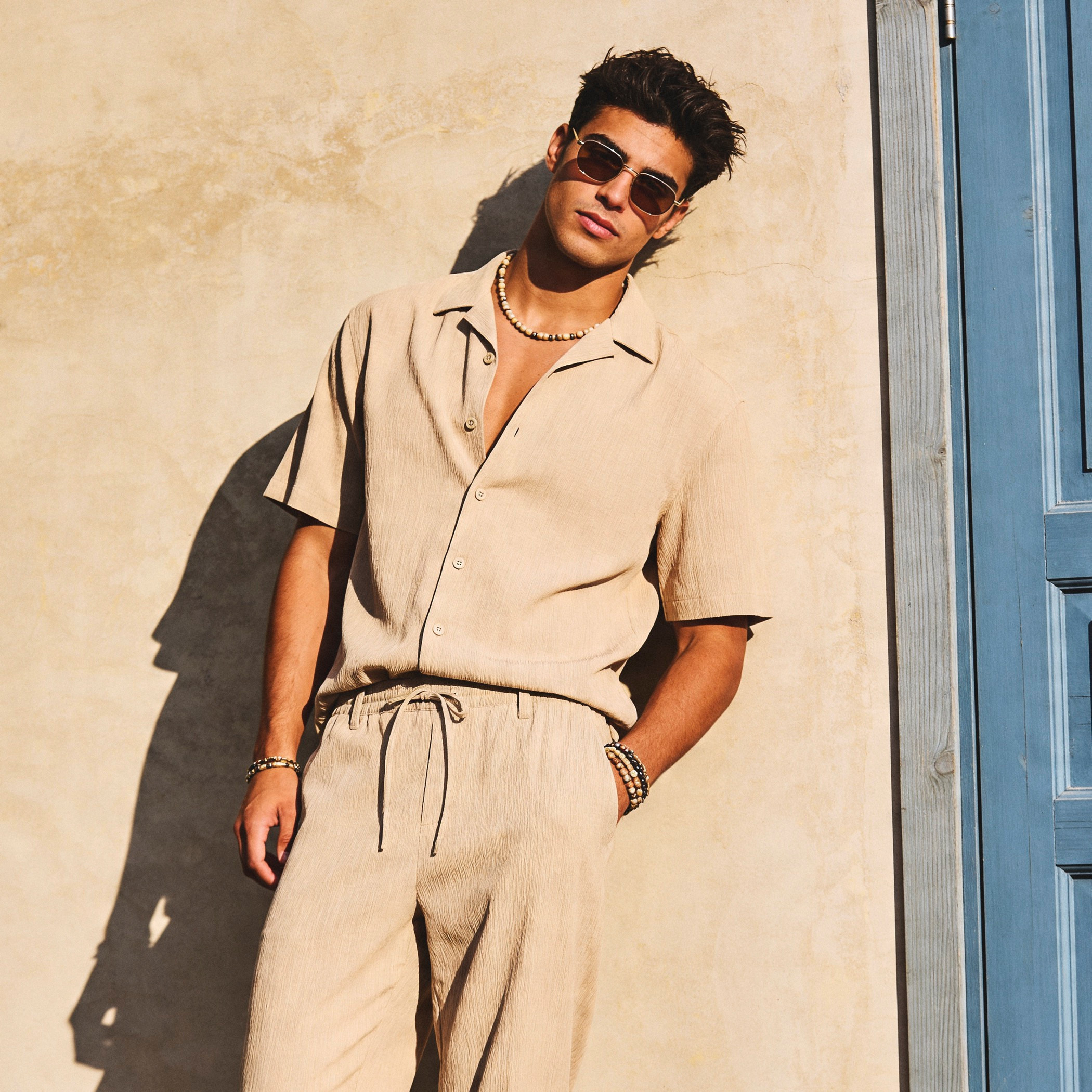 قميص مجعد بقصة عادية وأكمام قصيرة وياقة للرجال من آيكونيك-men-clothing-shirts-image-1