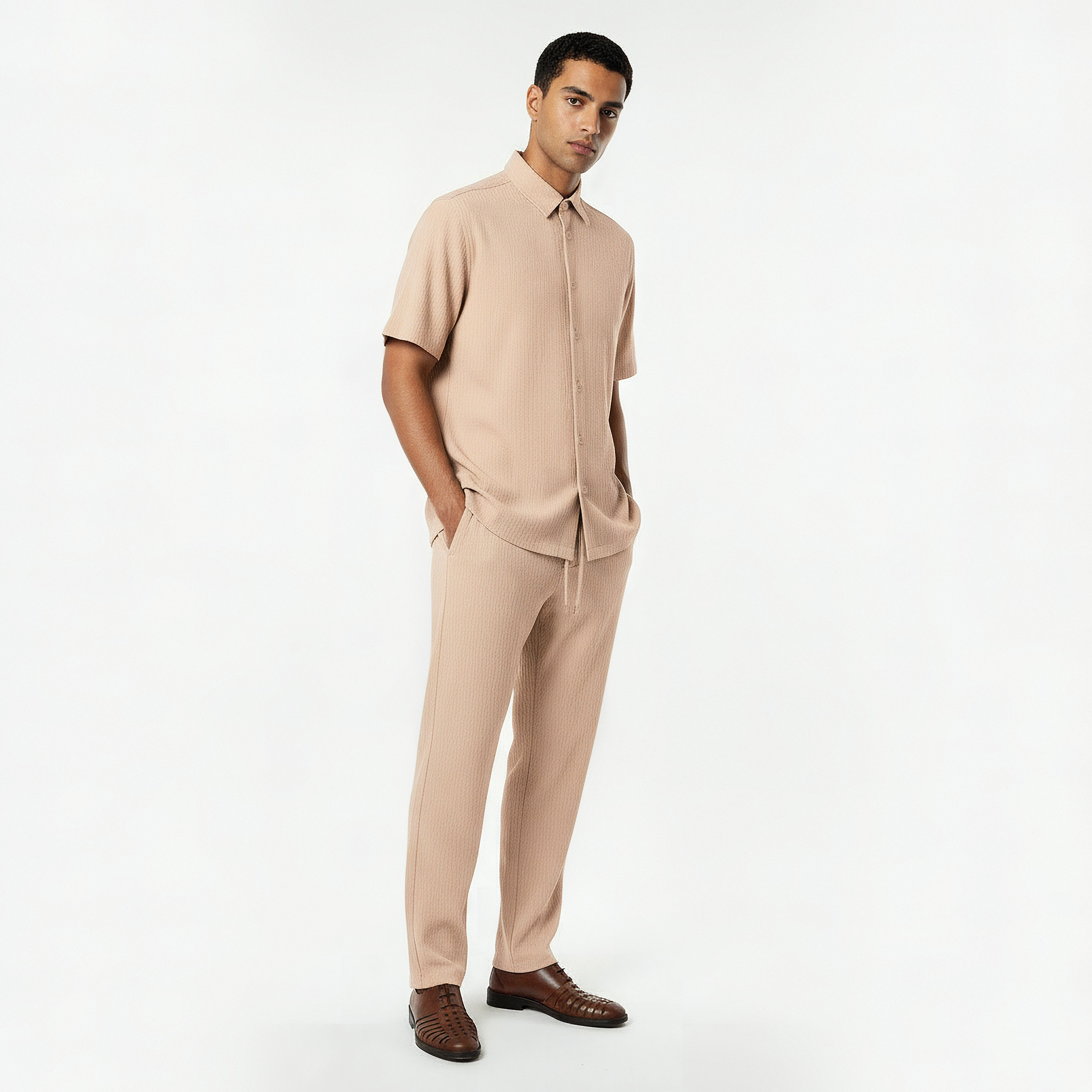 قميص مجعد بقصة عادية وأكمام قصيرة وياقة للرجال من آيكونيك-men-clothing-shirts-image-3