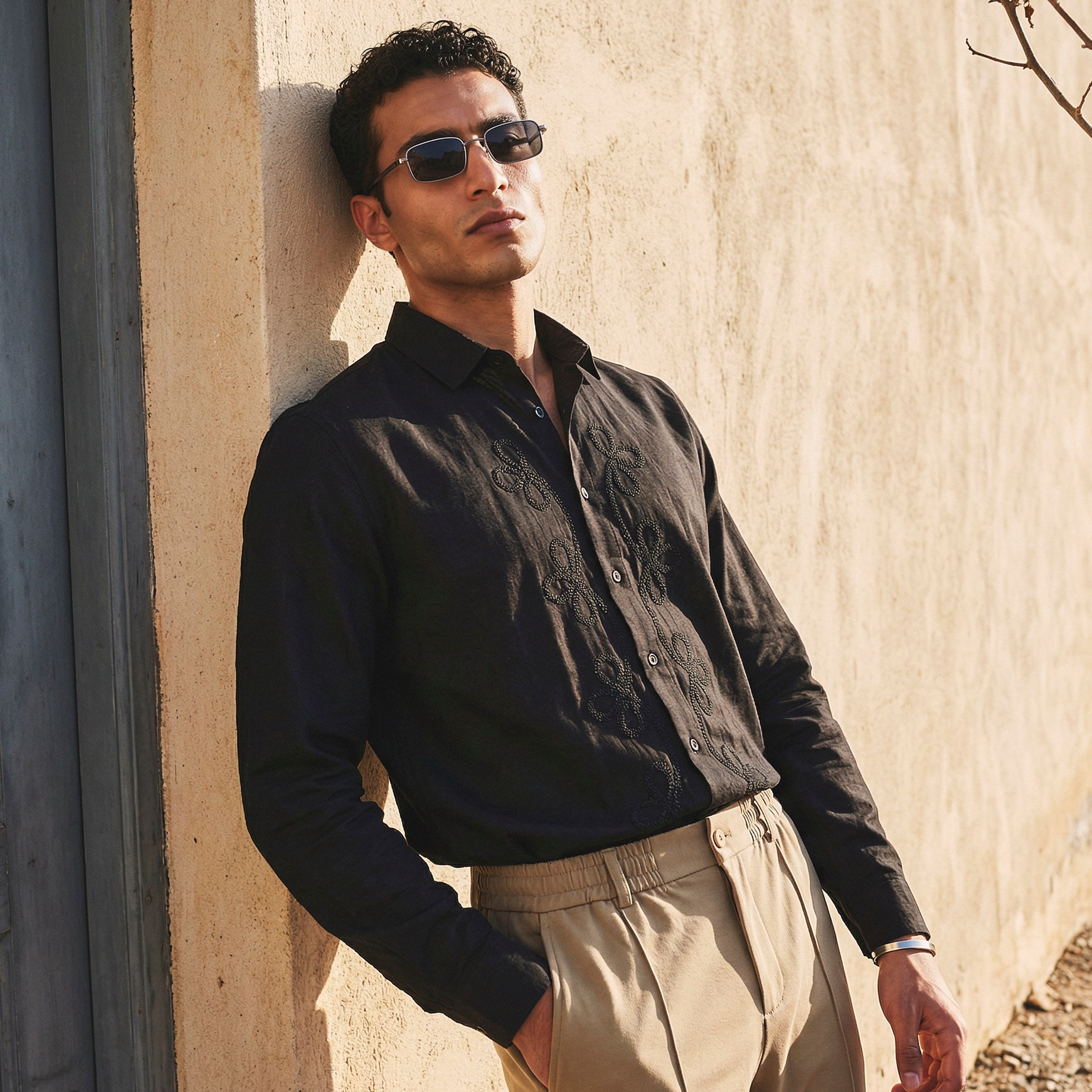 قميص مطرز بأكمام طويلة وياقة عادية وقصة سليم للرجال من آيكونيك-men-clothing-shirts-image-1