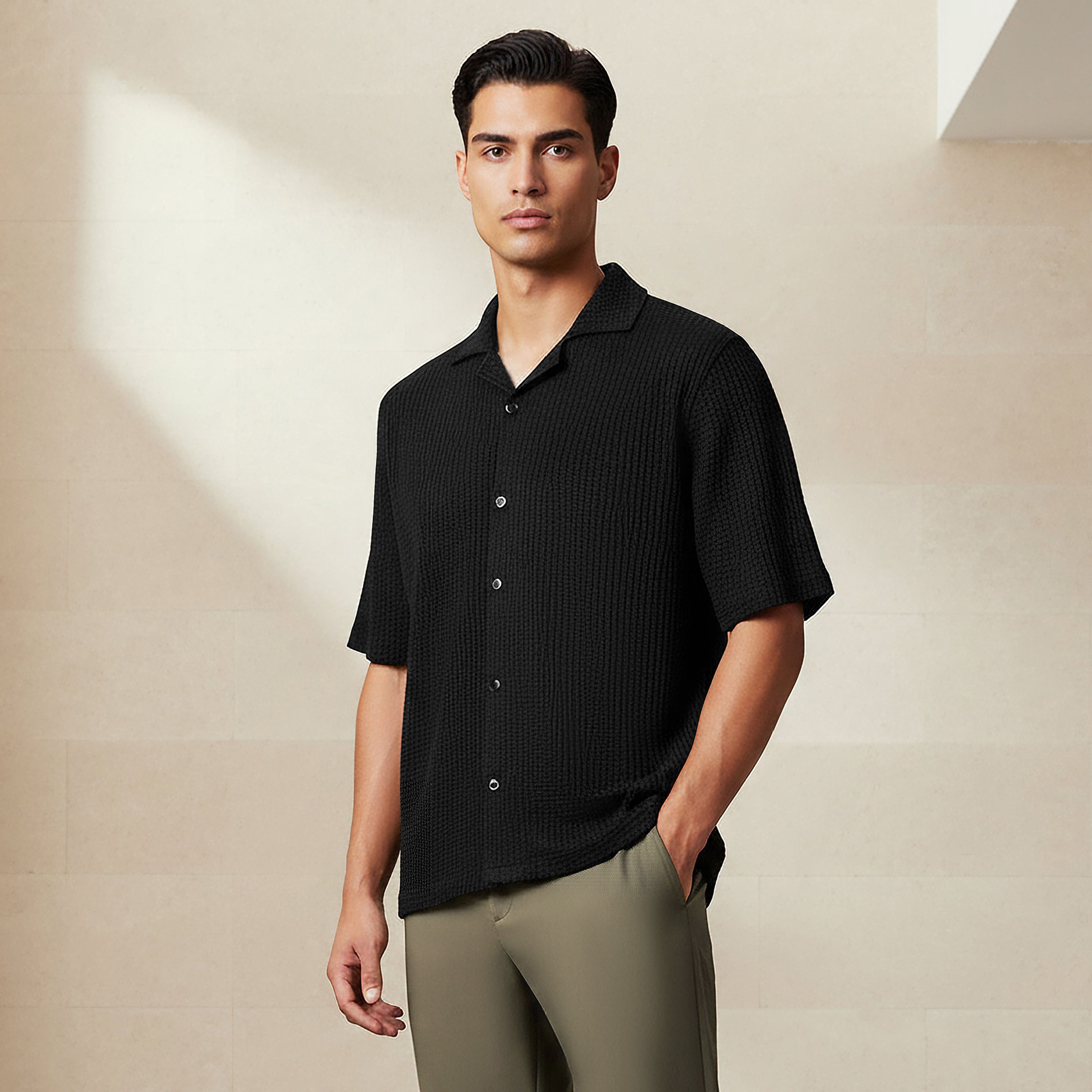 قميص بقصّة عادية وياقة كامب وأكمام قصيرة بارز الملمس للرجال من أيكونيك-men-clothing-shirts-image-1