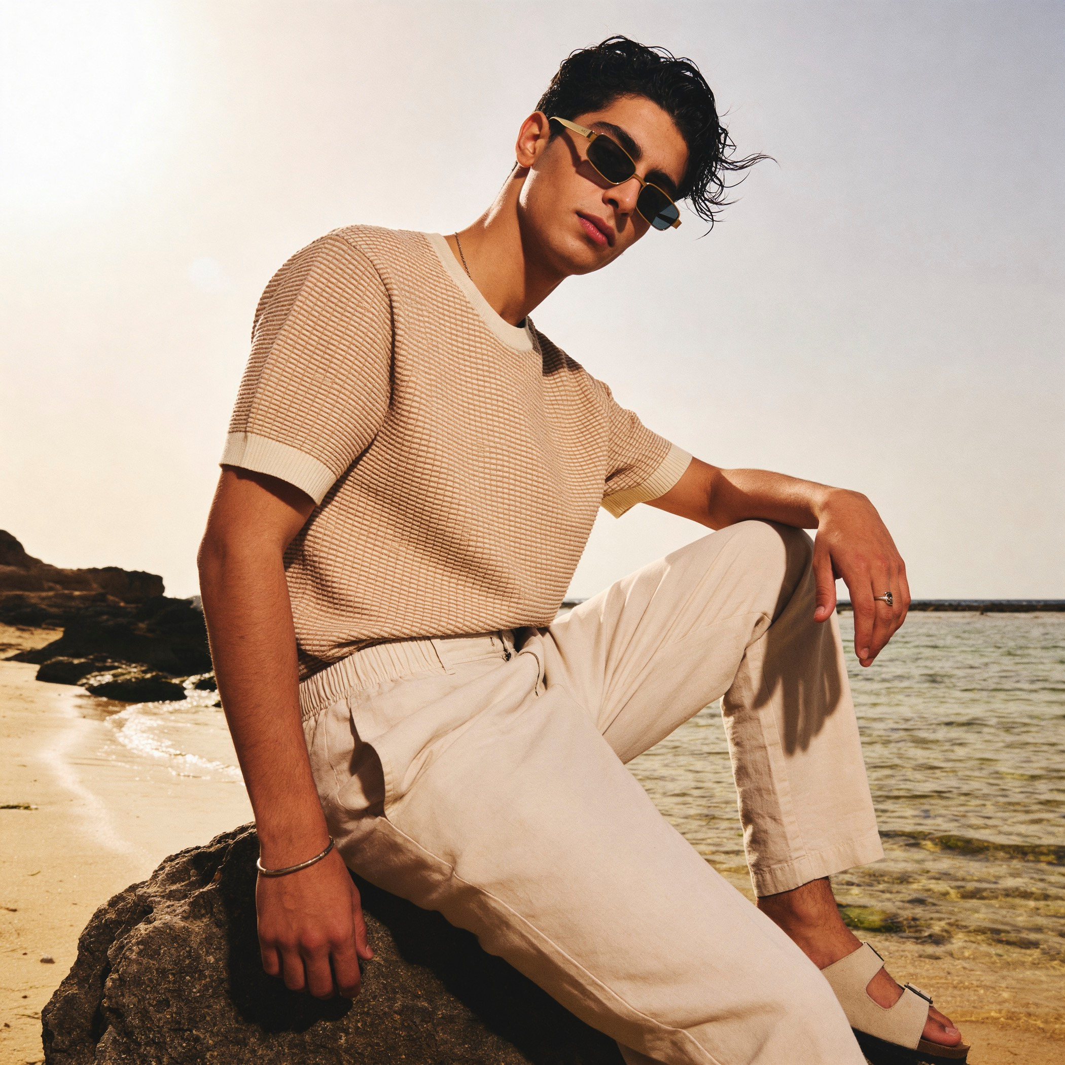 تيشيرت وافل بارز الملمس بقصّة عادية وياقة ضيقة وأكمام قصيرة للرجال من آيكونيك-men-clothing-tshirtsandpolos-tshirts-image-1