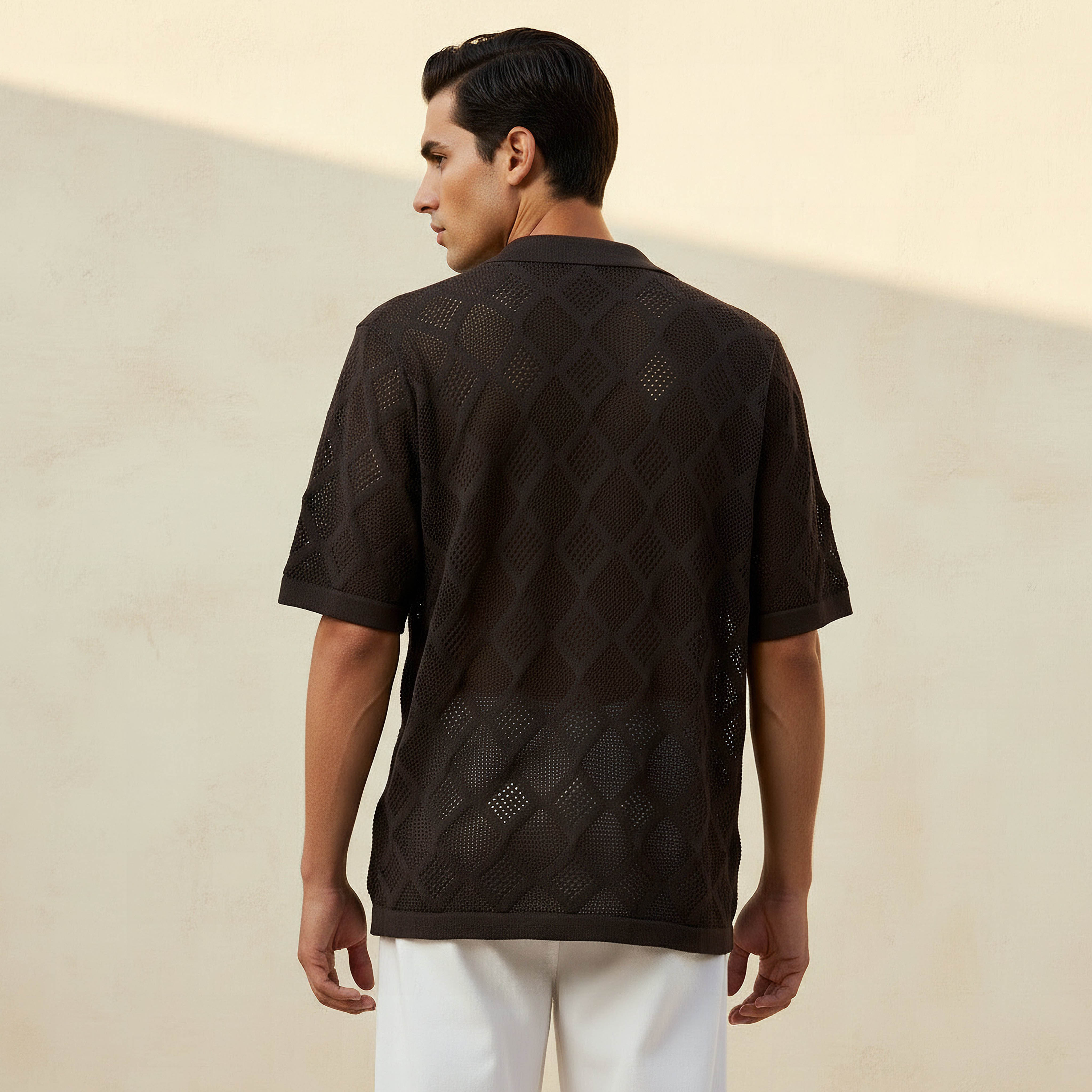 قميص بارز الملمس بقصة عادية وياقة عادية وأكمام قصيرة للرجال من آيكونك-men-clothing-shirts-image-5