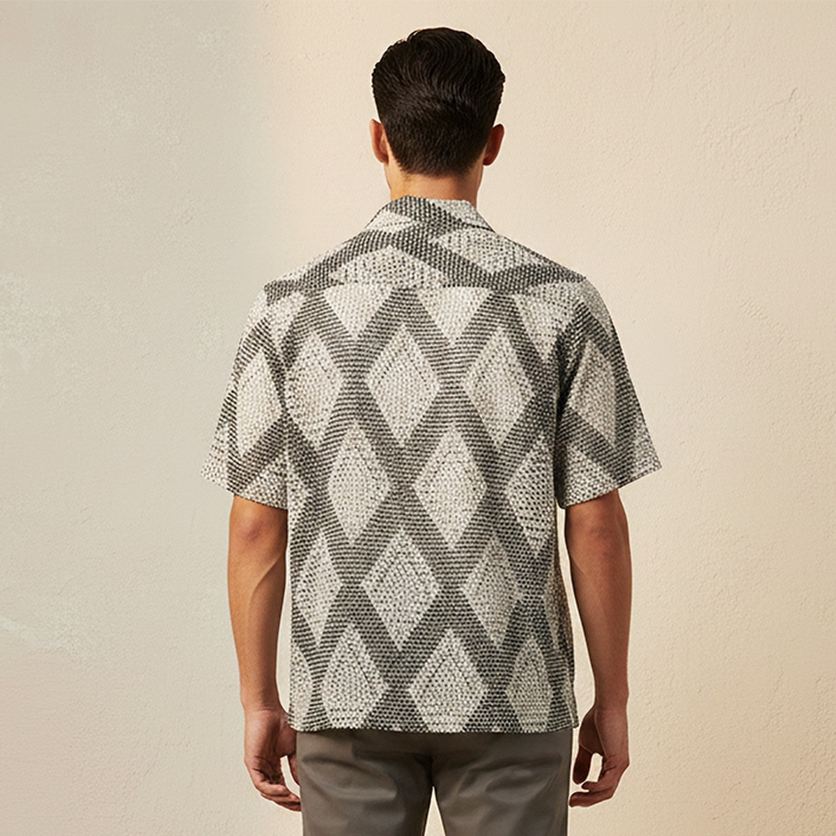 قميص بقصة عادية وياقة وملمس شبكي بارز وأكمام قصيرة من سبلاش آيكونيك-men-clothing-shirts-image-8