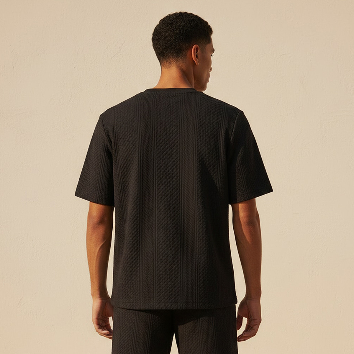 تيشيرت بارز الملمس بقصّة عادية وياقة ضيقة وأكمام قصيرة للرجال من آيكونيك-men-clothing-tshirtsandpolos-tshirts-image-4