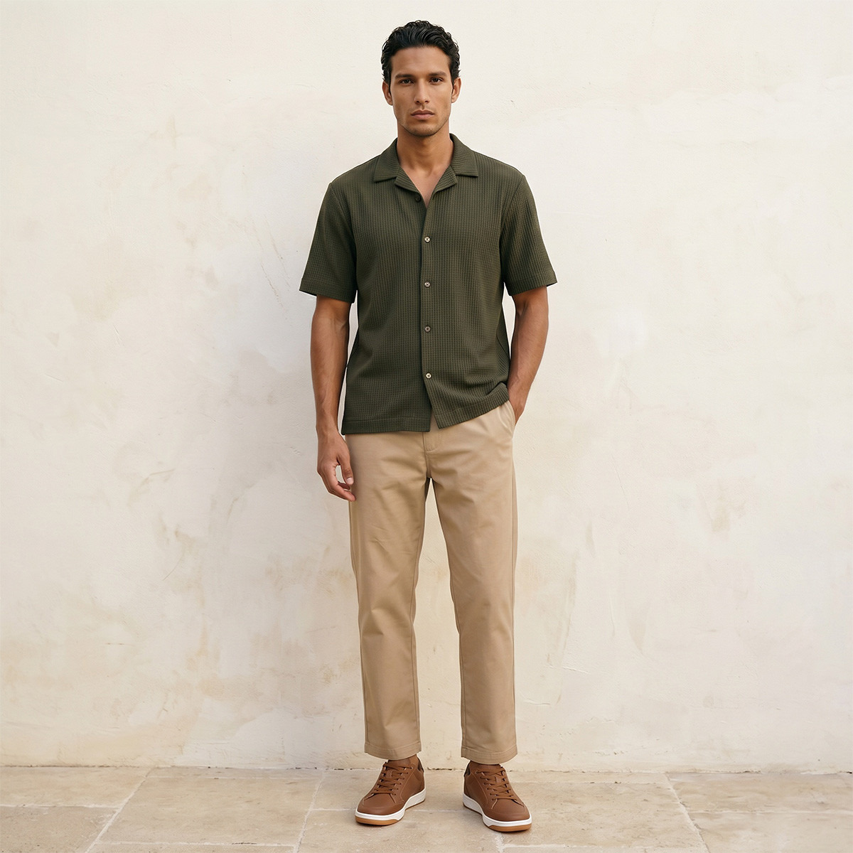 قميص بارز الملمس بياقة عادية وأكمام قصيرة من آيكونيك-men-clothing-shirts-image-3