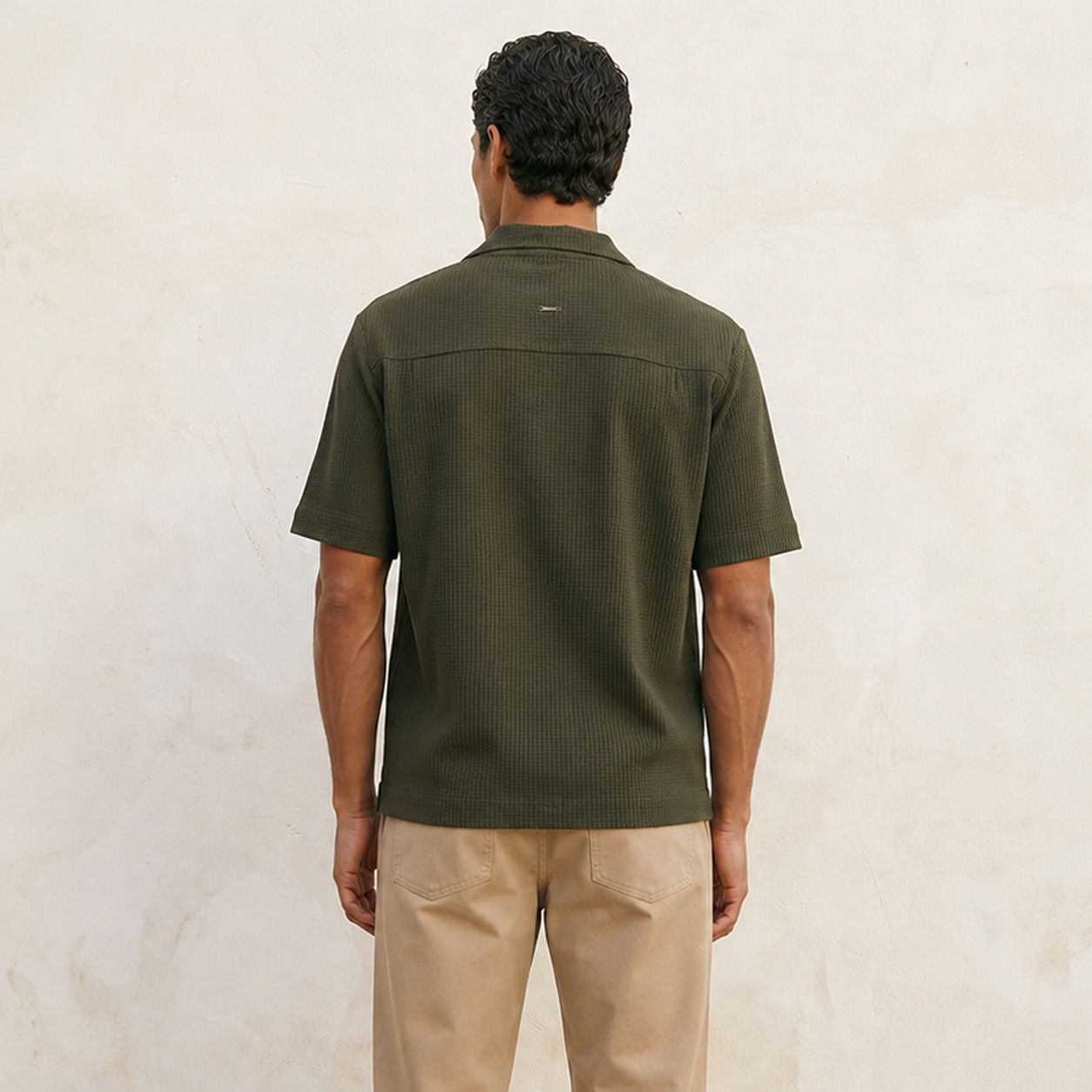 قميص بارز الملمس بياقة عادية وأكمام قصيرة من آيكونيك-men-clothing-shirts-image-4