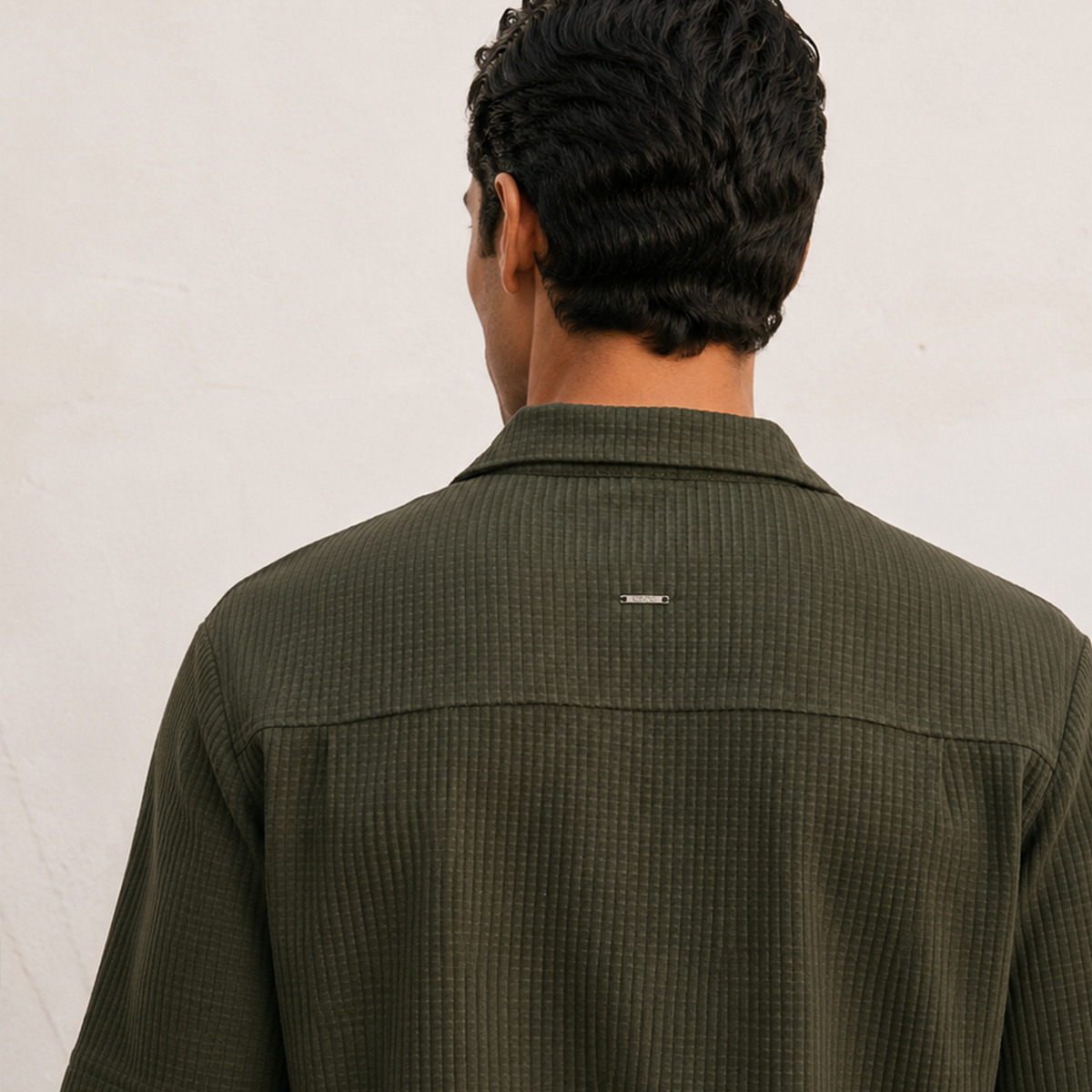 قميص بارز الملمس بياقة عادية وأكمام قصيرة من آيكونيك-men-clothing-shirts-image-6