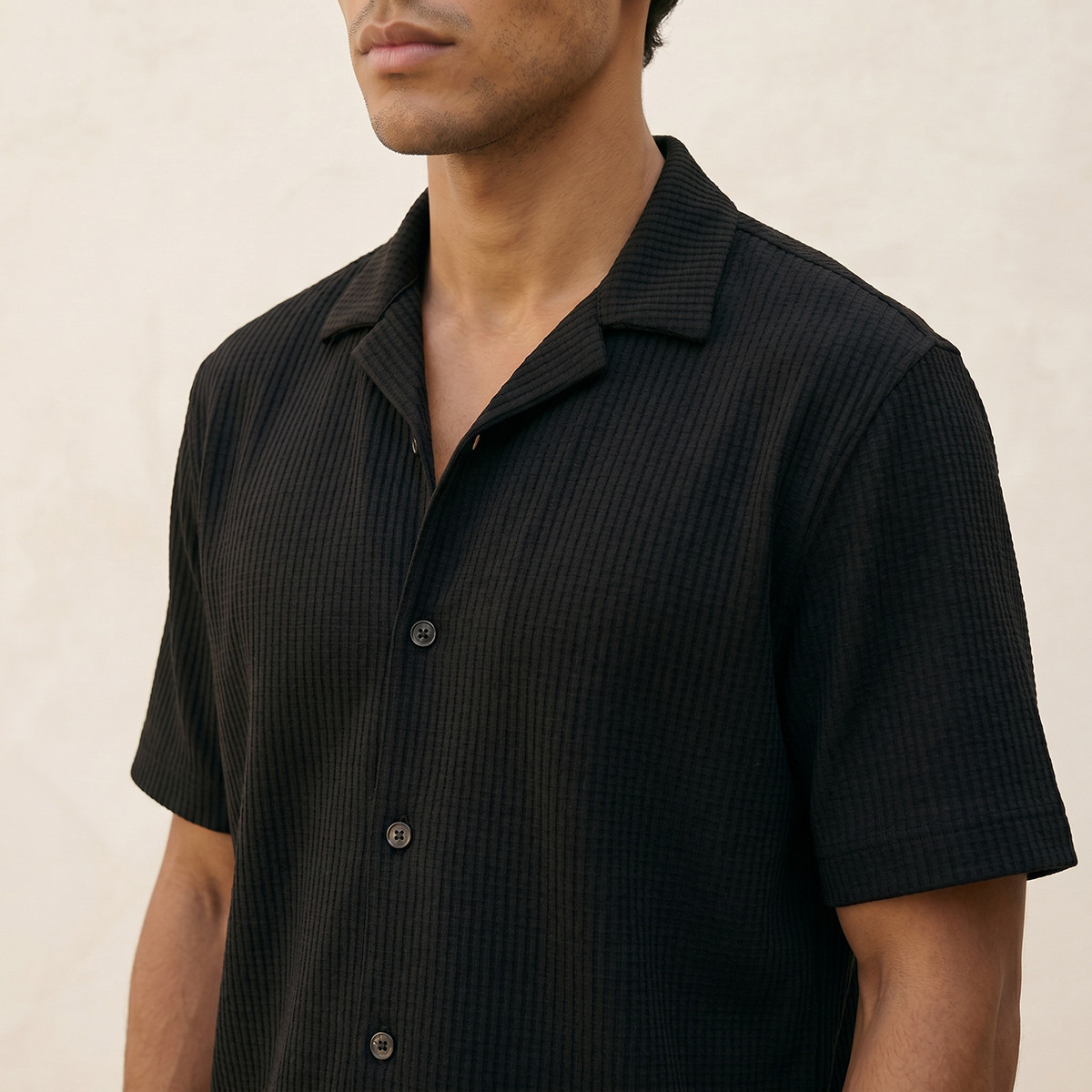 قميص بارز الملمس بياقة عادية وأكمام قصيرة من آيكونيك-men-clothing-shirts-image-5