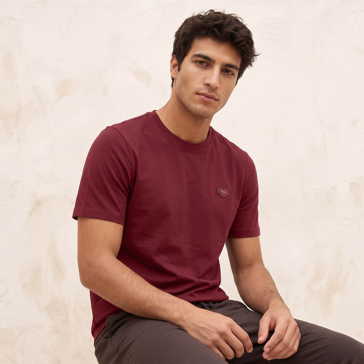تيشيرت بياقة ضيقة وأكمام قصيرة من سبلاش آيكونيك-men-clothing-tshirtsandpolos-tshirts-image-1