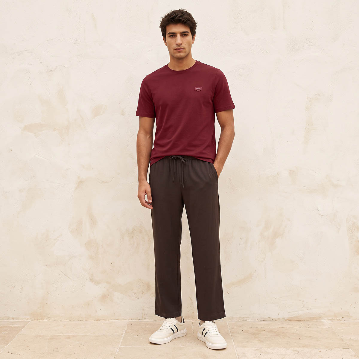 تيشيرت بياقة ضيقة وأكمام قصيرة من سبلاش آيكونيك-men-clothing-tshirtsandpolos-tshirts-image-2