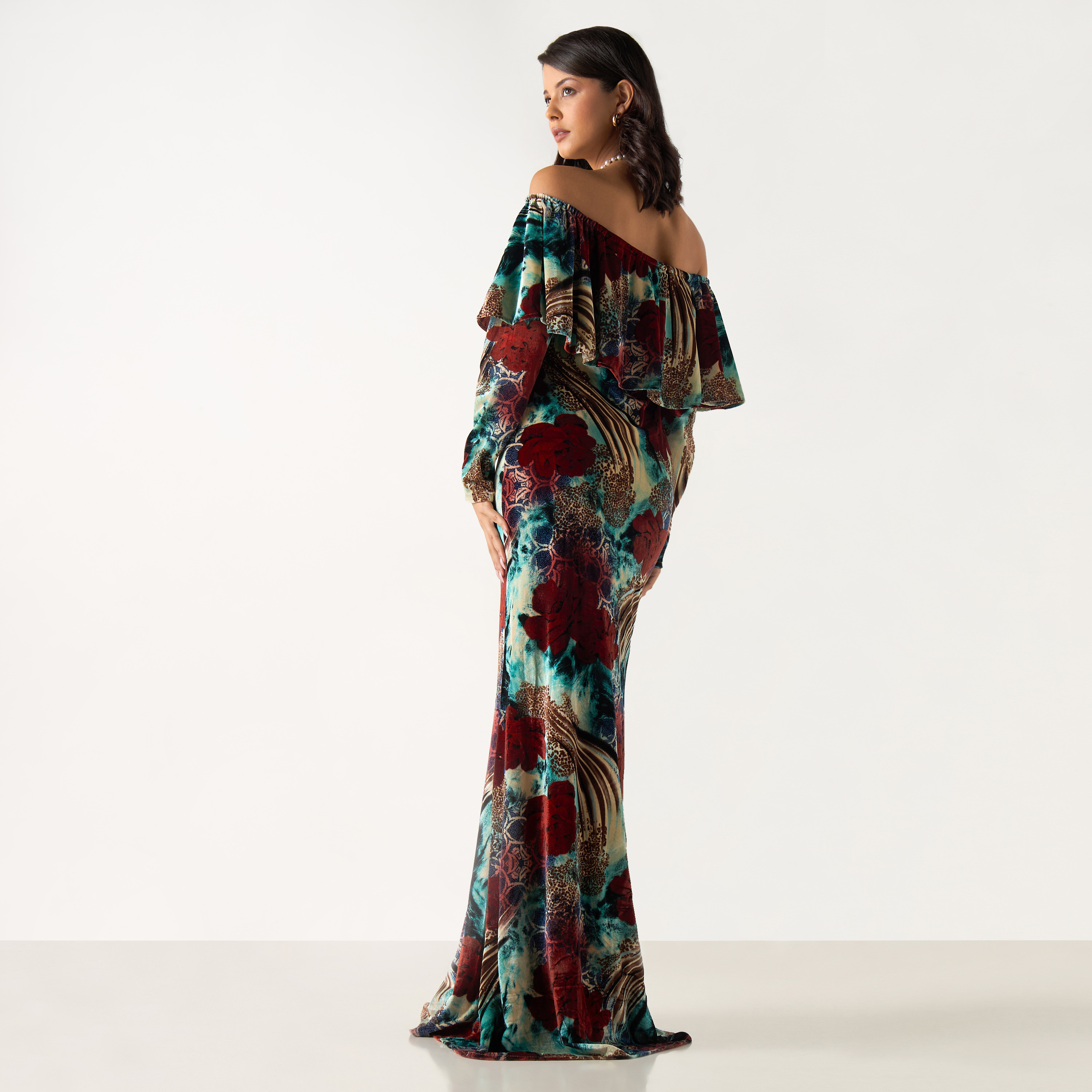 فستان ماكسي بأكتاف مكشوفة وأكمام طويلة وطبعات زهرية من جولدن آبل-women-clothing-dresses-image-3