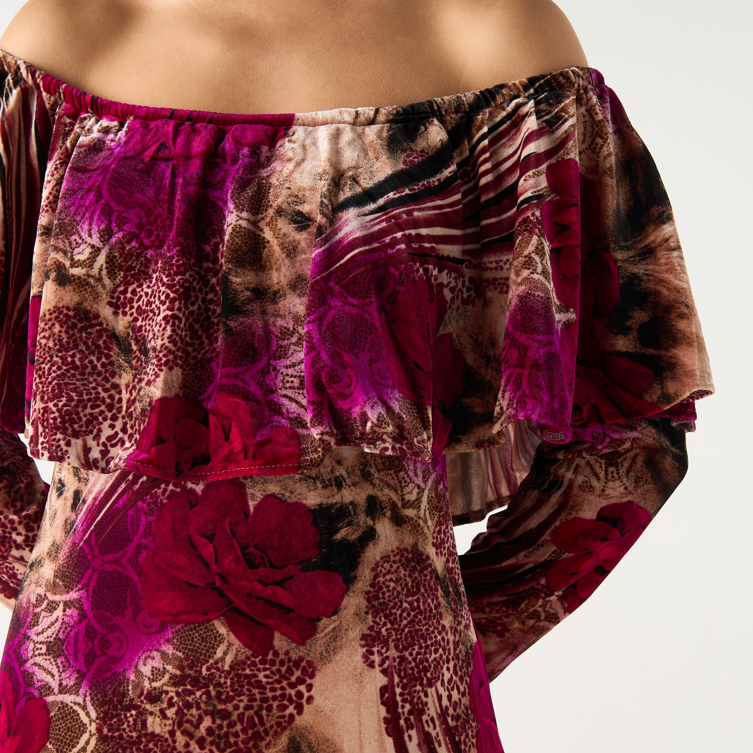 فستان ماكسي بأكتاف مكشوفة وأكمام طويلة وطبعات زهرية من جولدن آبل-women-clothing-dresses-image-16