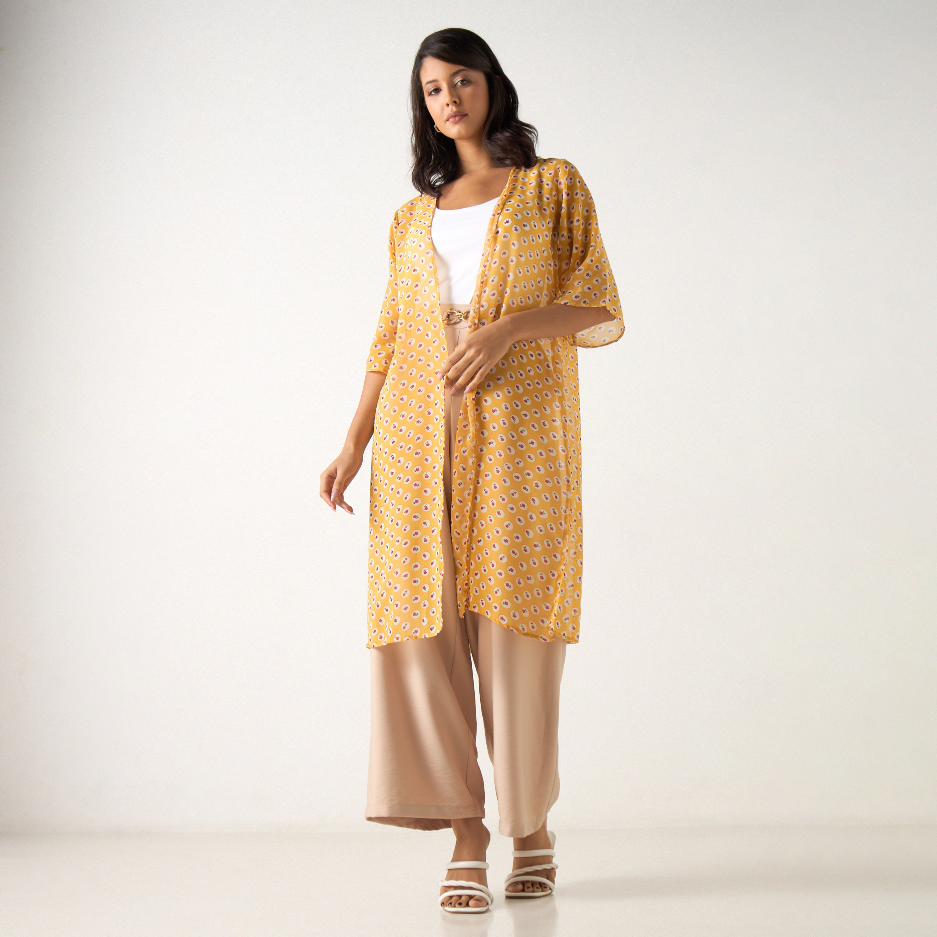 سترة بأكمام قصيرة وطبعات زهور من جولدن أبل-women-clothing-shirtsandblouses-blouses-image-2