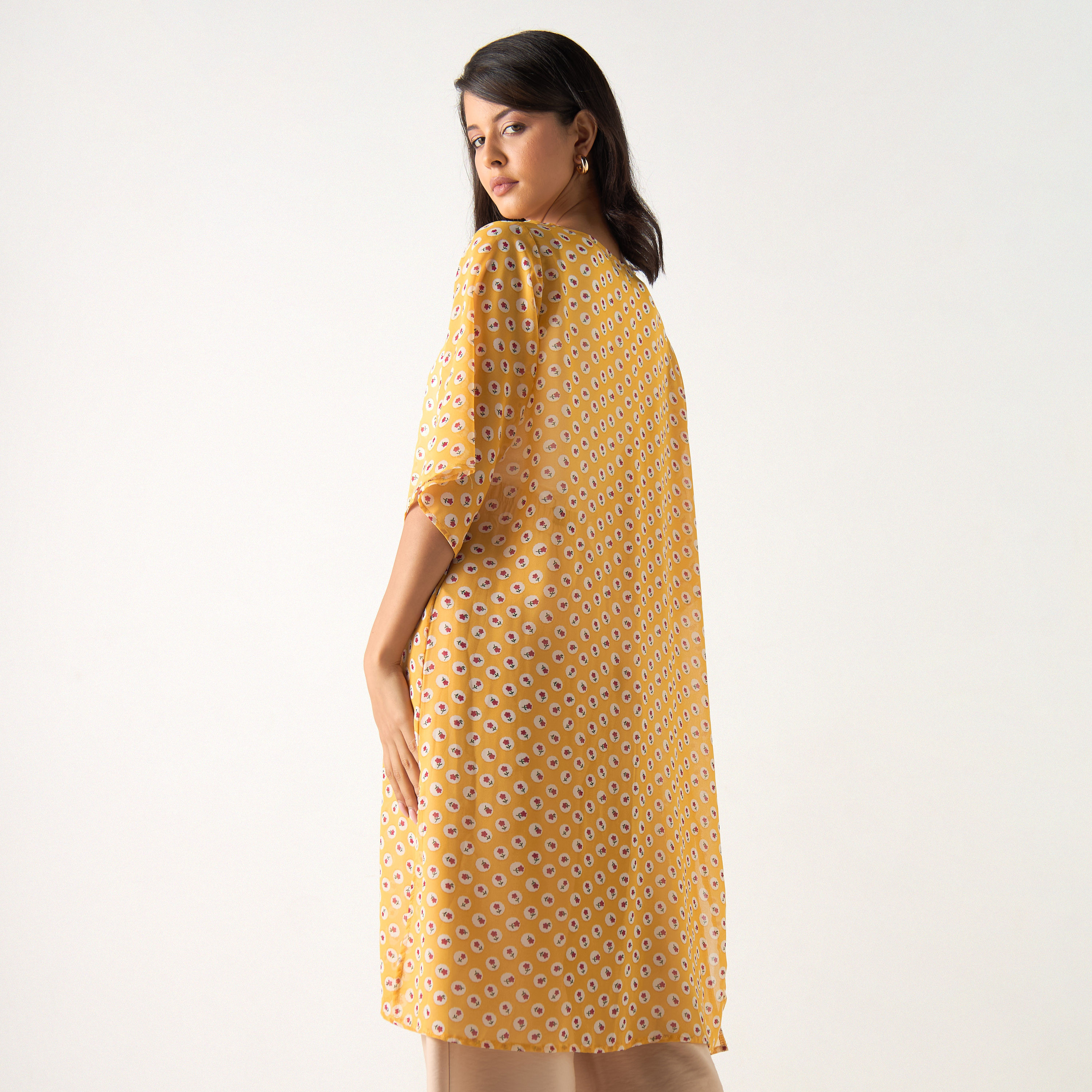 سترة بأكمام قصيرة وطبعات زهور من جولدن أبل-women-clothing-shirtsandblouses-blouses-image-3