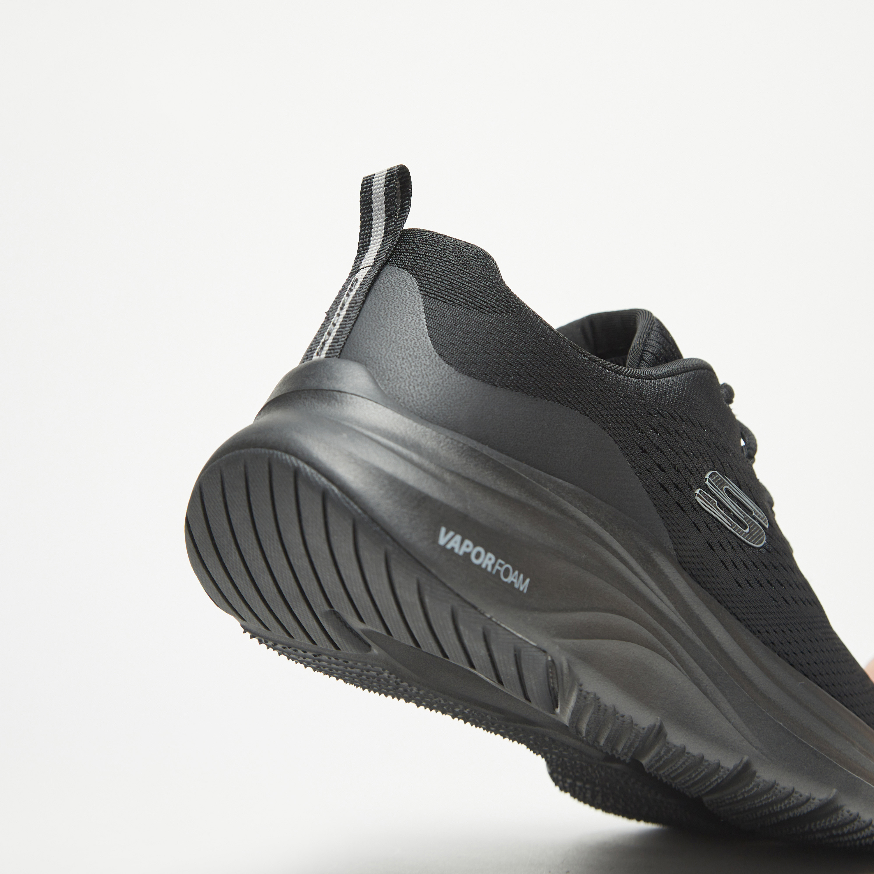 سكيتشرز حذاء رياضي فابور فوم ميموري فوم كاحل منخفض للرجال 232625-BBK | OE-sports-men-shoes-image-23
