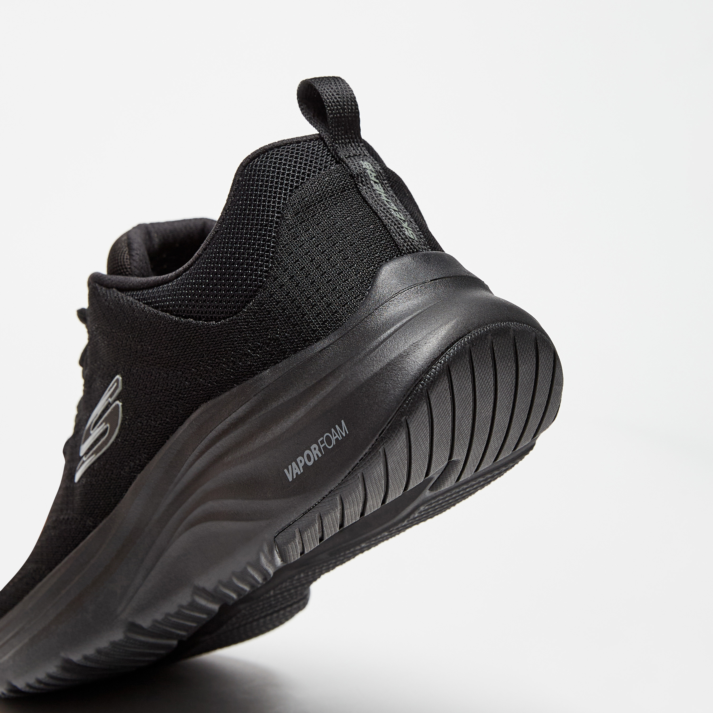 حذاء رياضي ميموري فوم رجالي مبرد بالهواء من سكيتشرز سكيتش وابور لايت | 232626-sports-men-shoes-image-23