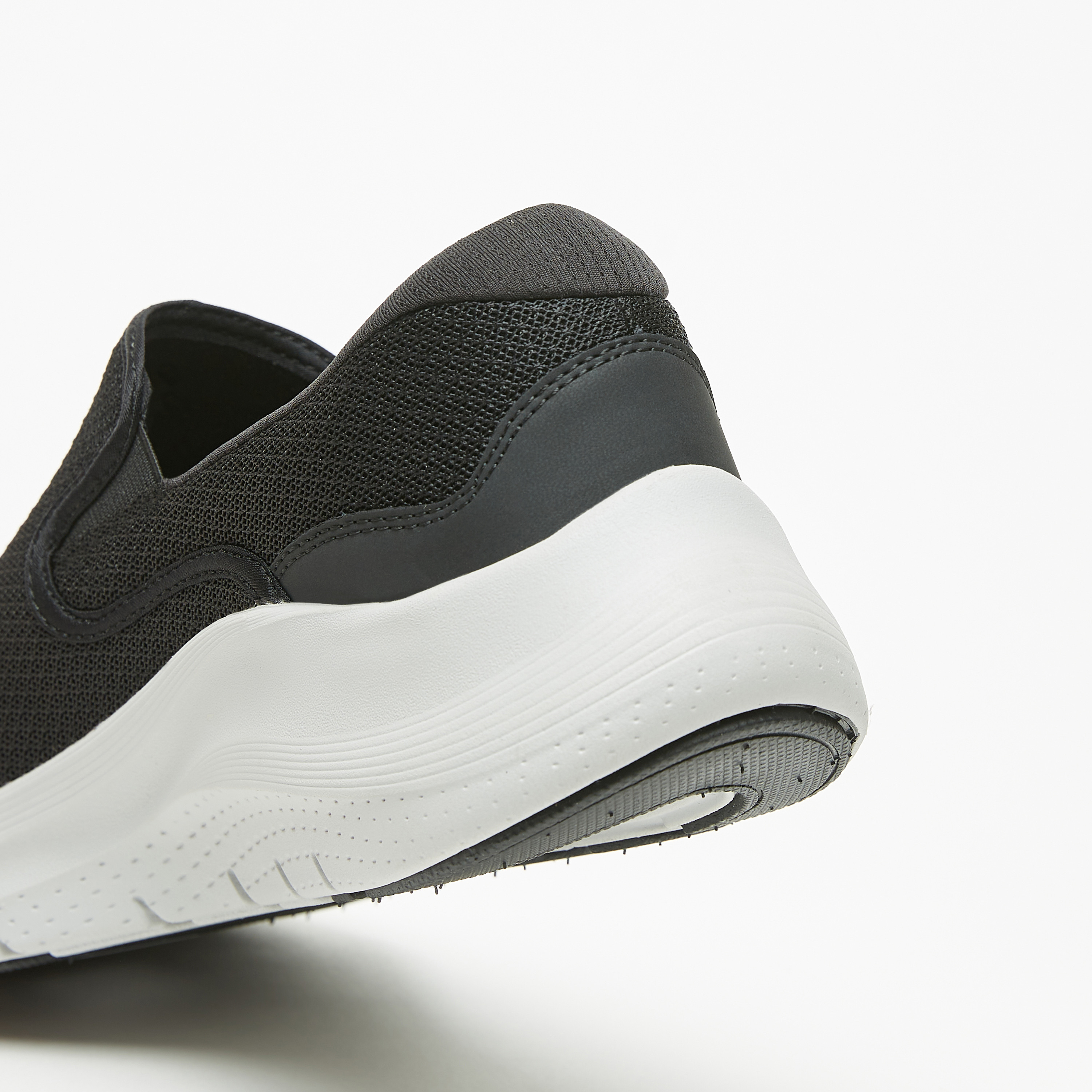 سكيتشرز شبشب ارت فيت 2.0 للرجال 232706-BBK | OE-sports-men-shoes-image-16
