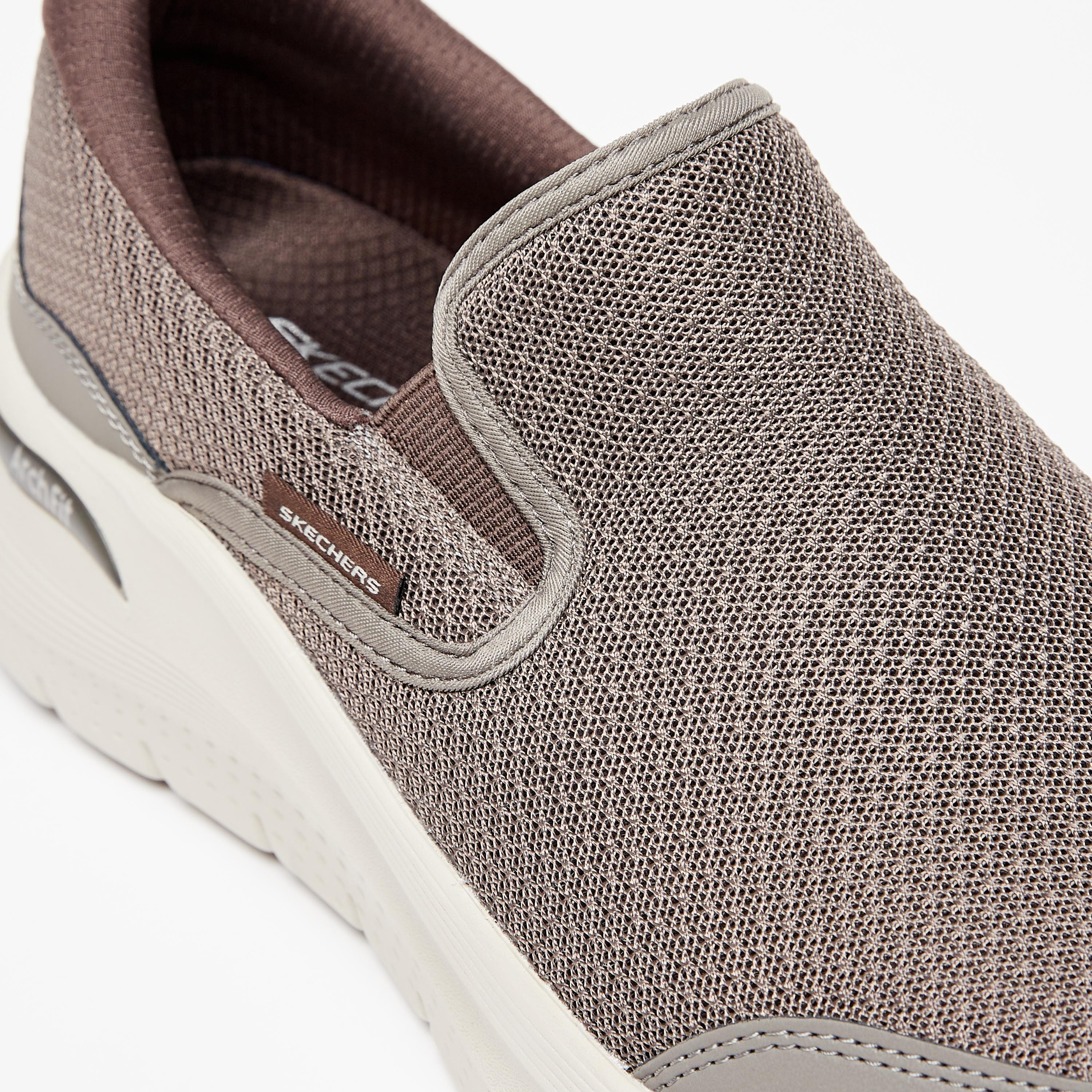 سكيتشرز شبشب ارت فيت 2.0 للرجال 232706-BBK | OE-sports-men-shoes-image-23