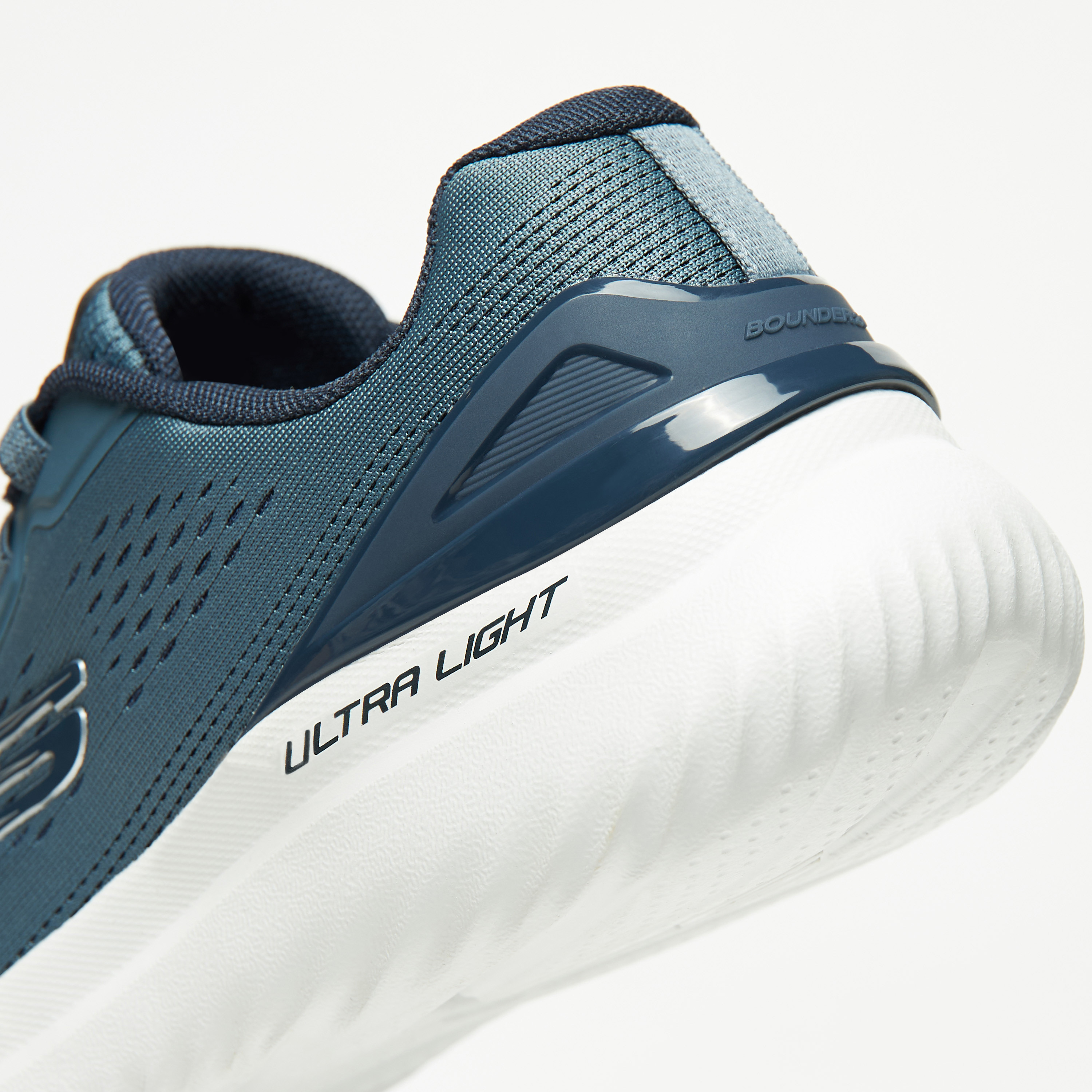 سكيتشرز حذاء رياضي باوندر 2.0 ميموري فوم كاحل منخفض للرجال 232776-BBK | OE-sports-men-shoes-image-32