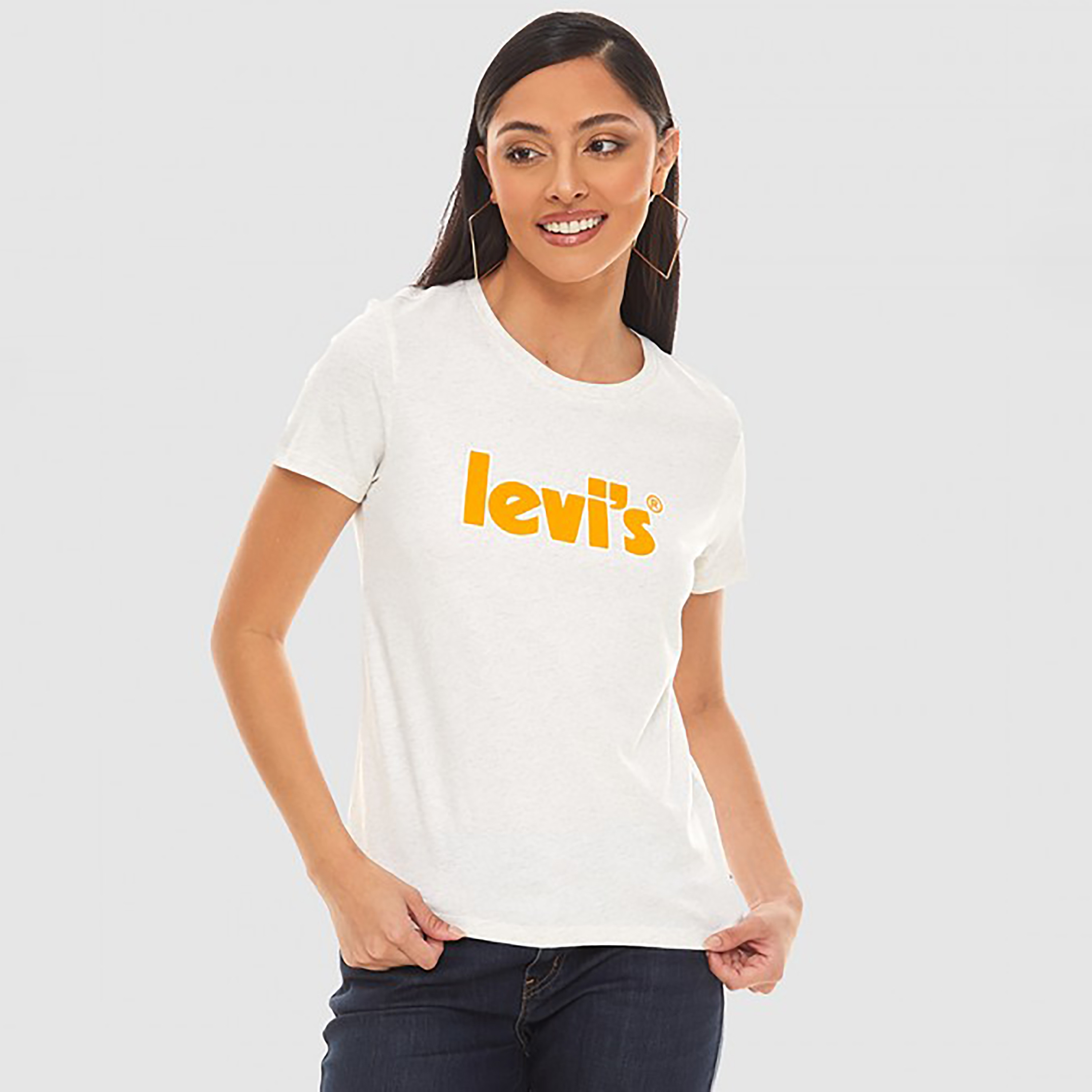 تيشيرت ليفايز بأكمام قصيرة وياقة دائرية مع شعار-women-clothing-tshirts-image-1