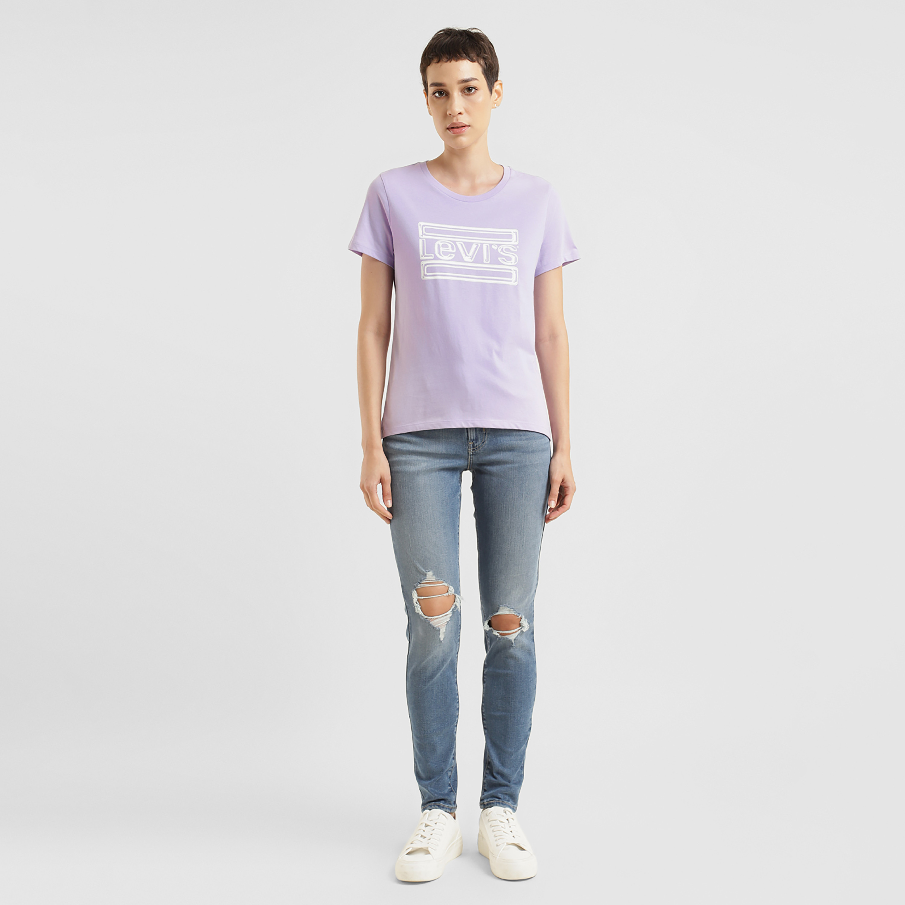 تيشيرت ليفايز بأكمام قصيرة وياقة دائرية مع جرافيك-women-clothing-tshirts-image-2