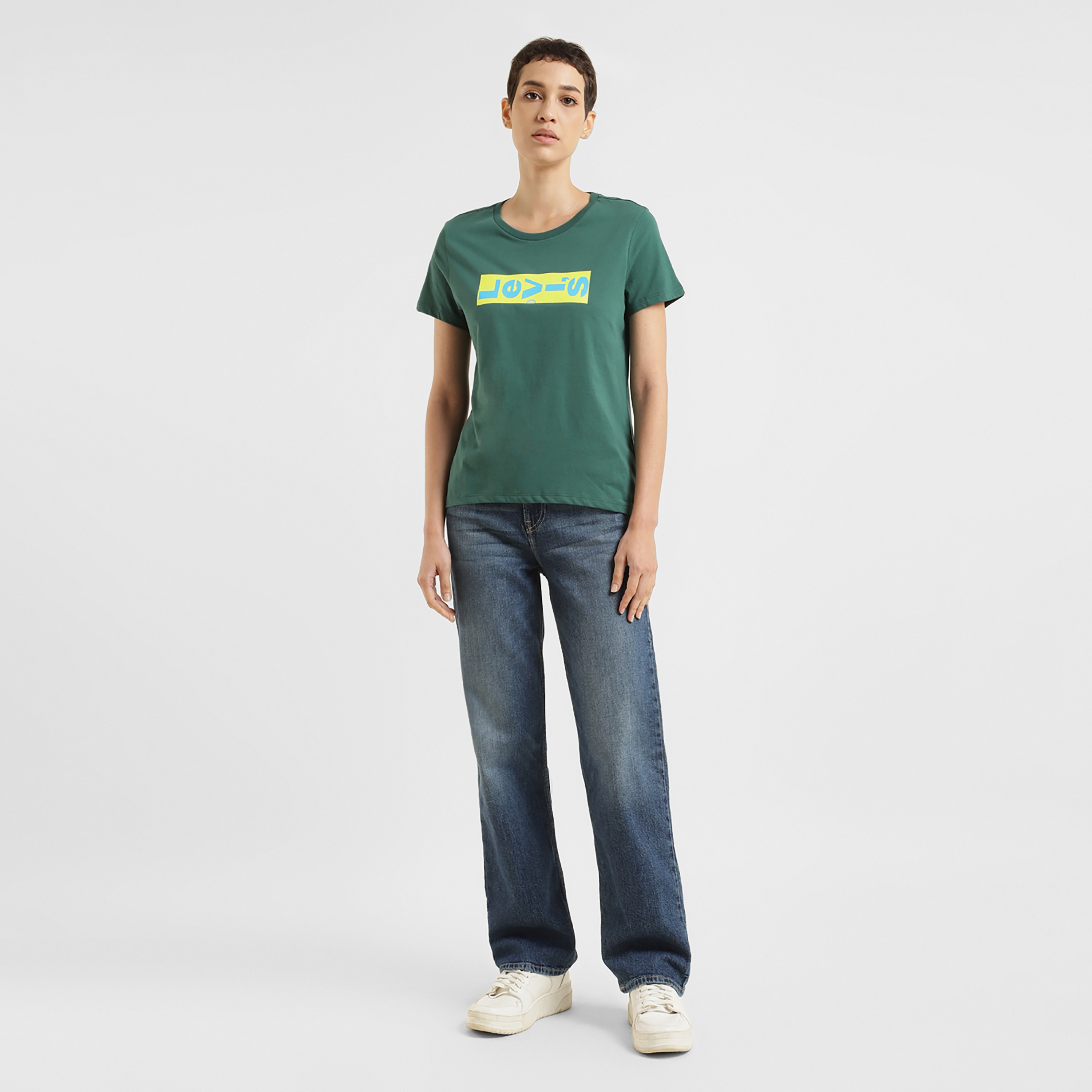 تيشيرت ليفايز بأكمام قصيرة وياقة دائرية مع جرافيك-women-clothing-tshirts-image-2