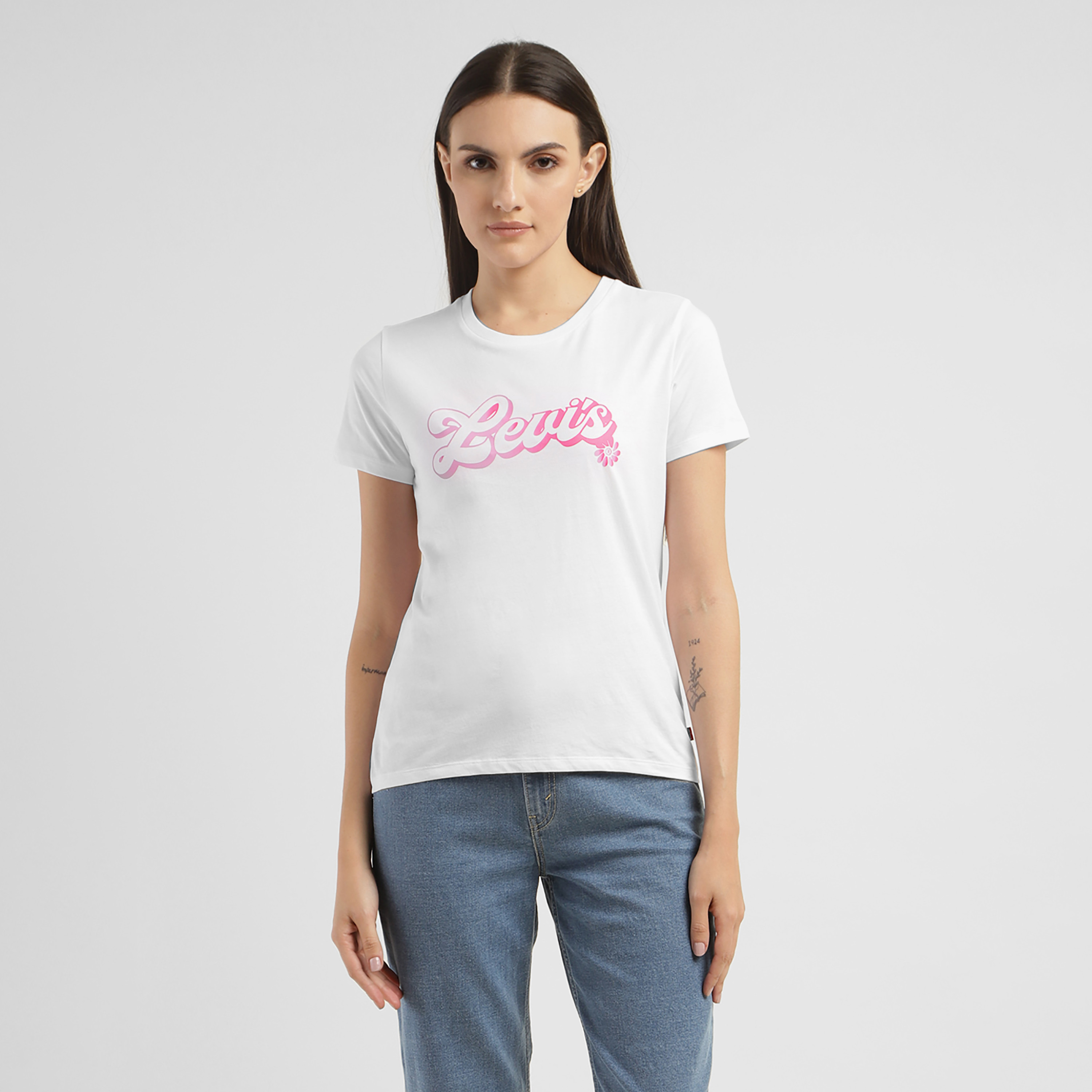 تيشيرت ليفايز بأكمام قصيرة وياقة دائرية مع جرافيك-women-clothing-tshirts-image-1