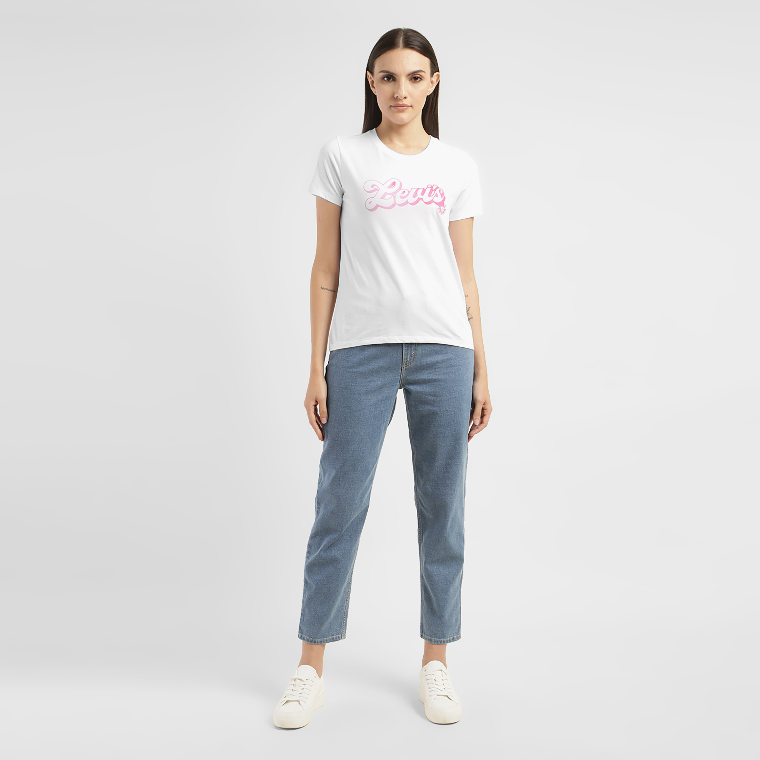 تيشيرت ليفايز بأكمام قصيرة وياقة دائرية مع جرافيك-women-clothing-tshirts-image-2