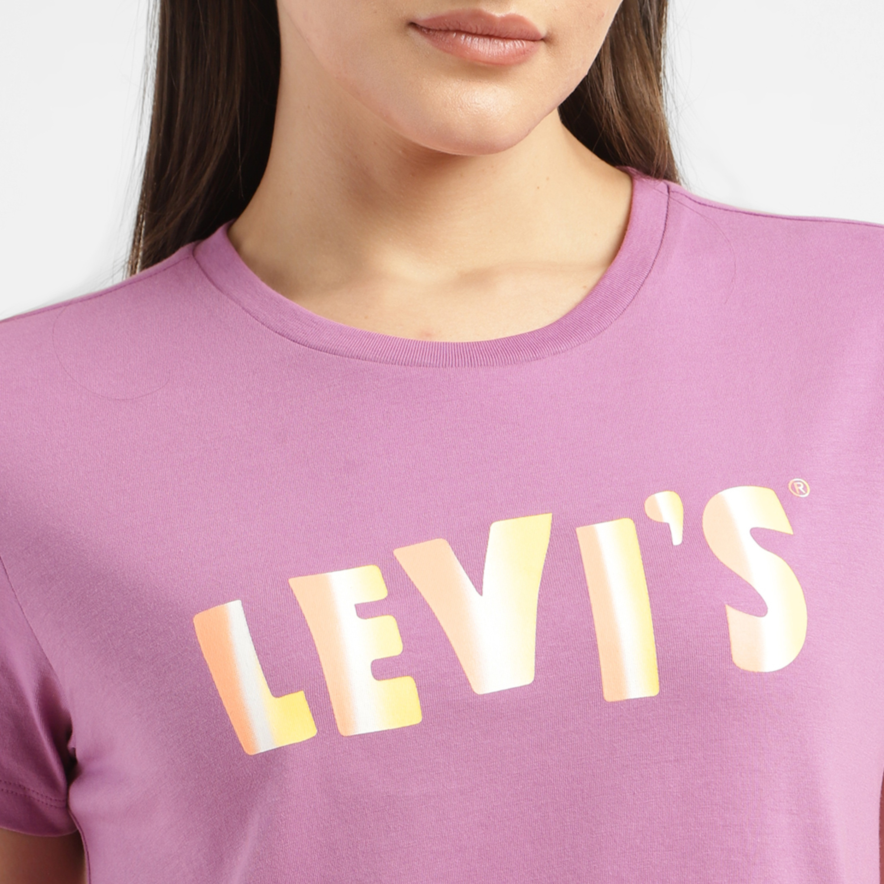 تيشيرت ليفايز بأكمام قصيرة وياقة دائرية مع جرافيك-women-clothing-tshirts-image-3