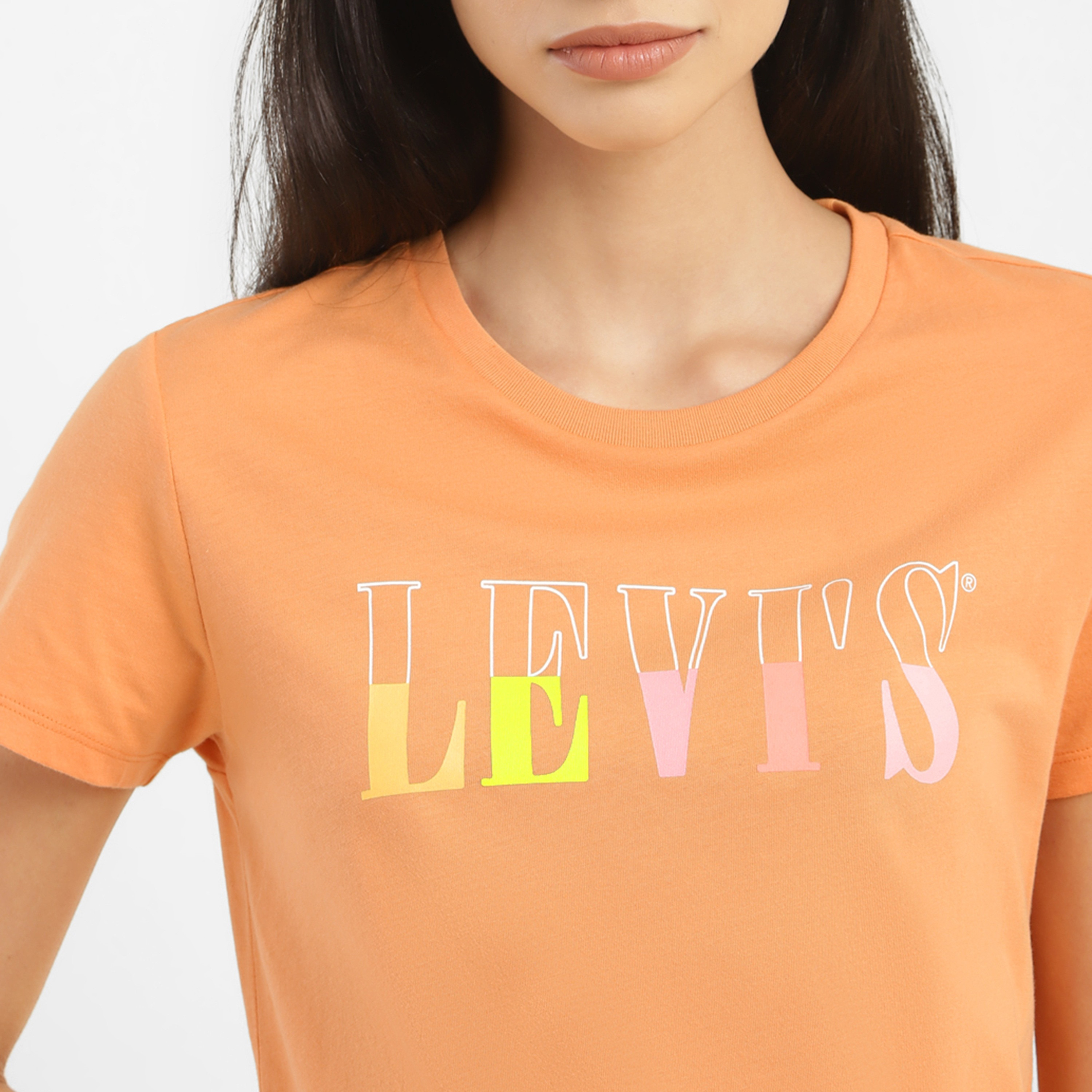 تيشيرت ليفايز بأكمام قصيرة وياقة دائرية مع جرافيك-women-clothing-tshirts-image-3