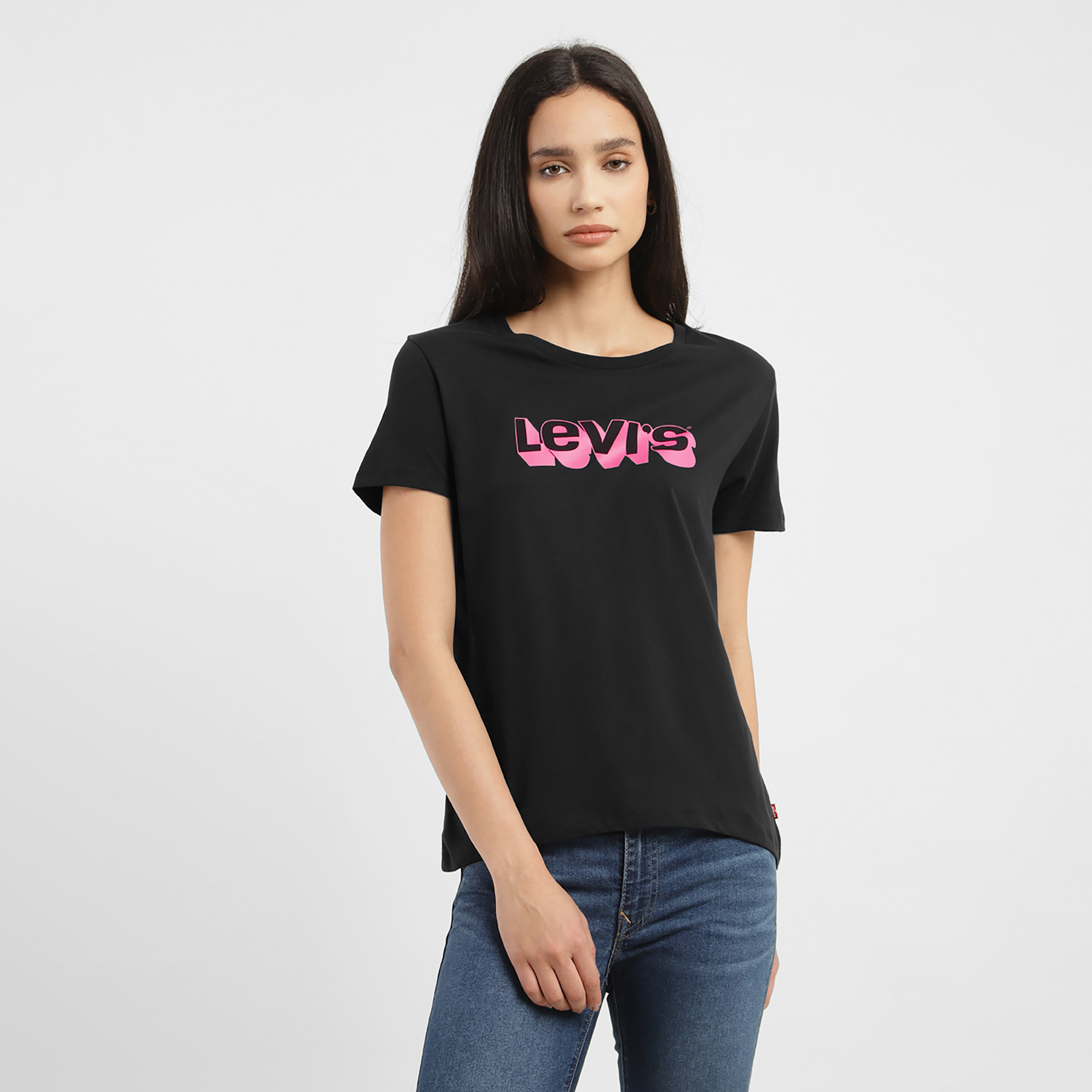 تيشيرت ليفايز بأكمام قصيرة وياقة دائرية مع جرافيك-women-clothing-tshirts-image-1