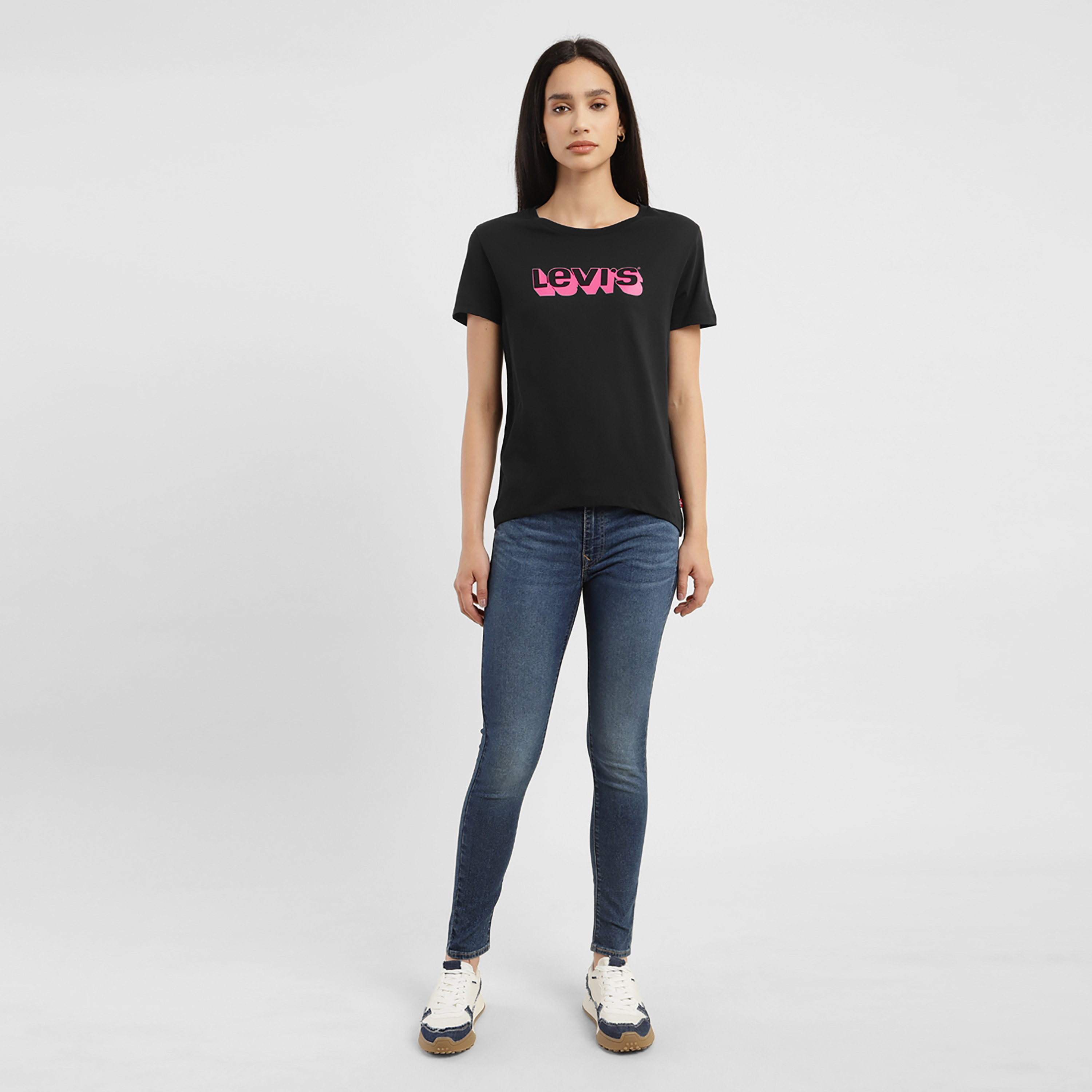 تيشيرت ليفايز بأكمام قصيرة وياقة دائرية مع جرافيك-women-clothing-tshirts-image-2