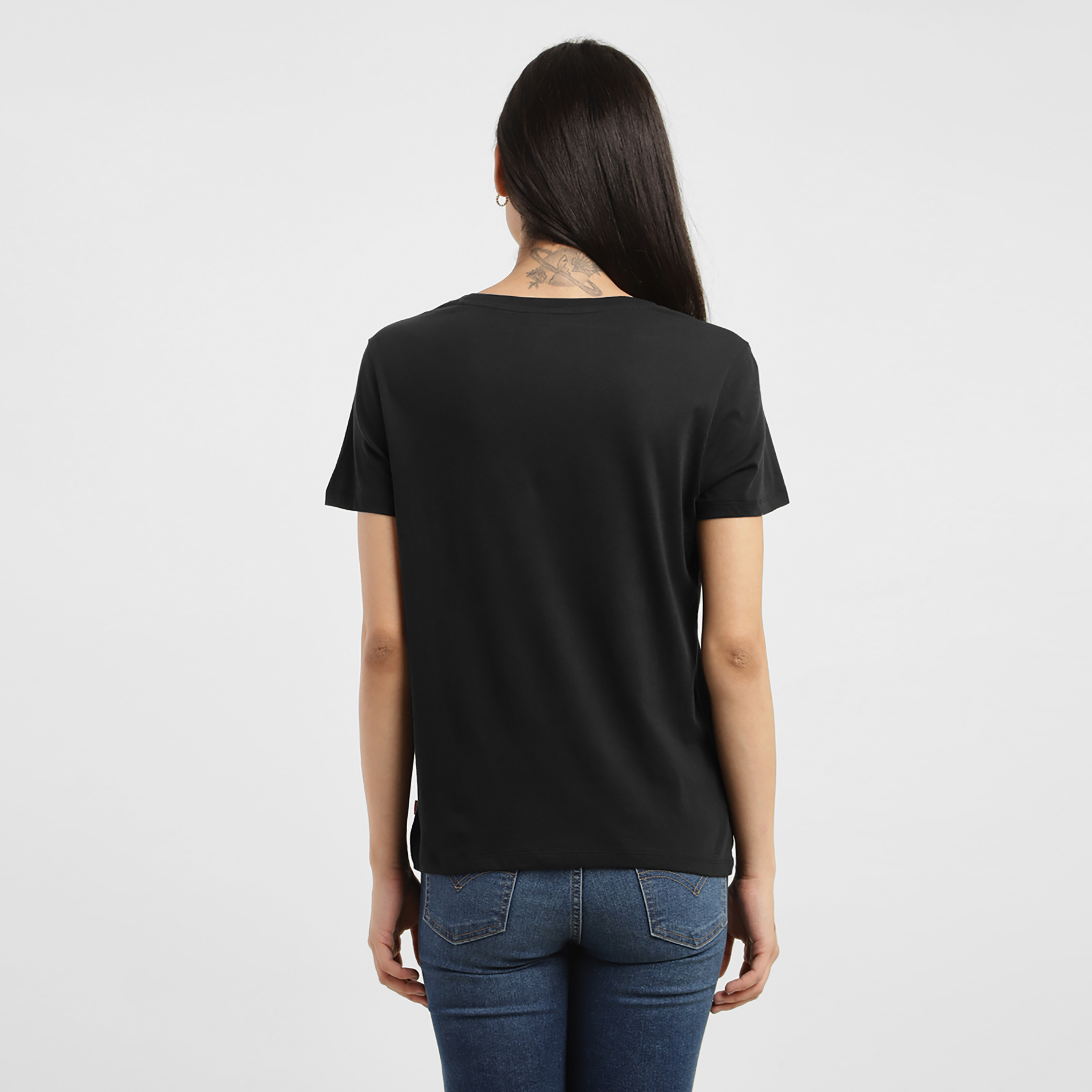 تيشيرت ليفايز بأكمام قصيرة وياقة دائرية مع جرافيك-women-clothing-tshirts-image-4