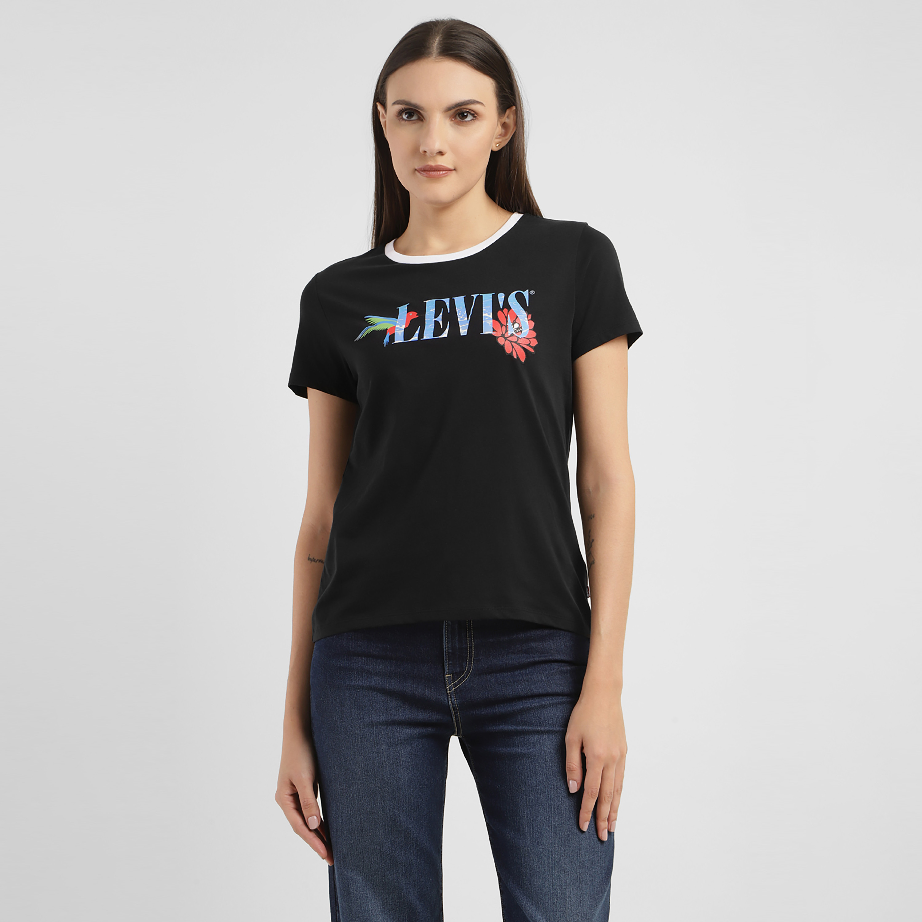تيشيرت ليفايز بأكمام قصيرة وياقة دائرية مع جرافيك-women-clothing-tshirts-image-1