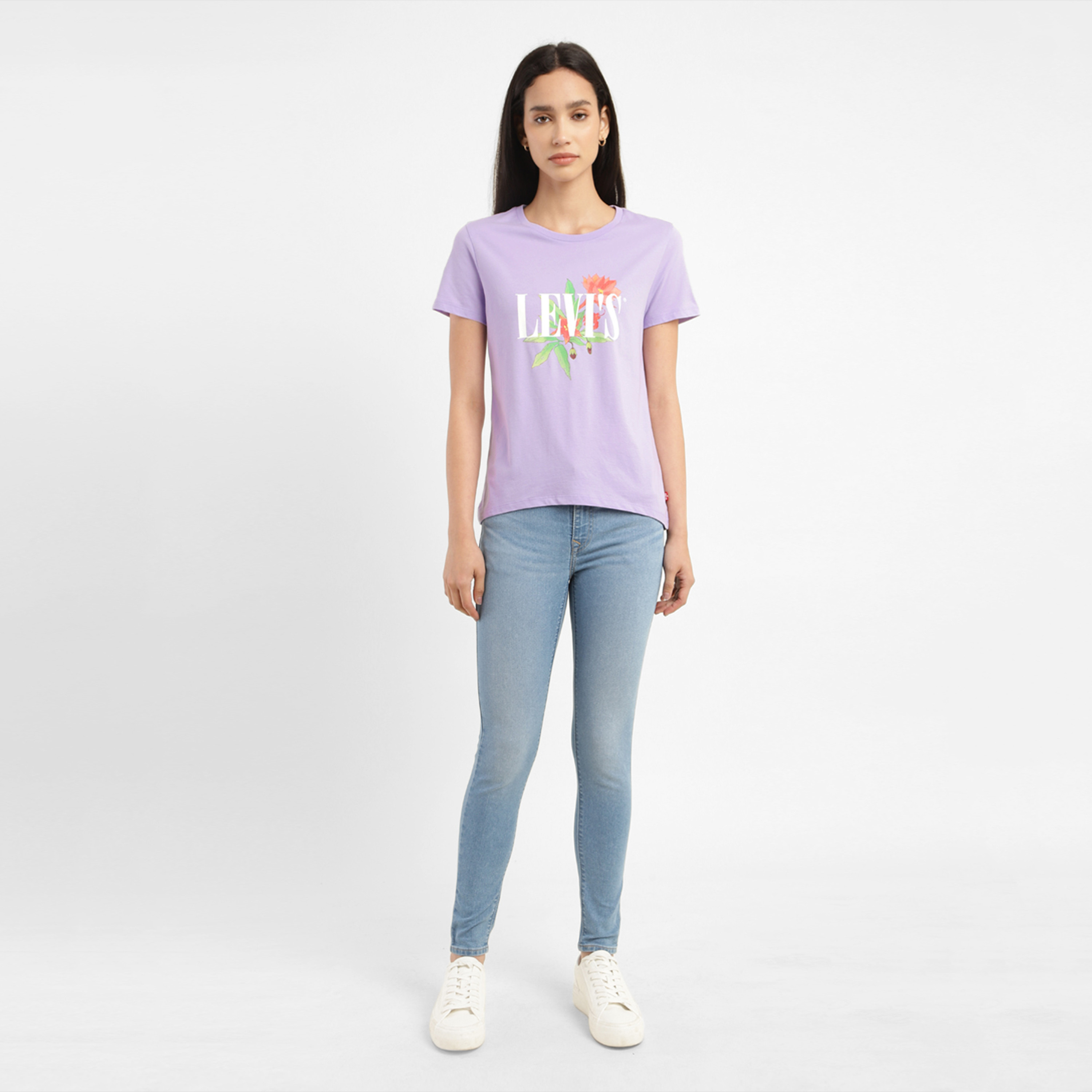 تيشيرت ليفايز بأكمام قصيرة وياقة دائرية مع جرافيك-women-clothing-tshirts-image-2